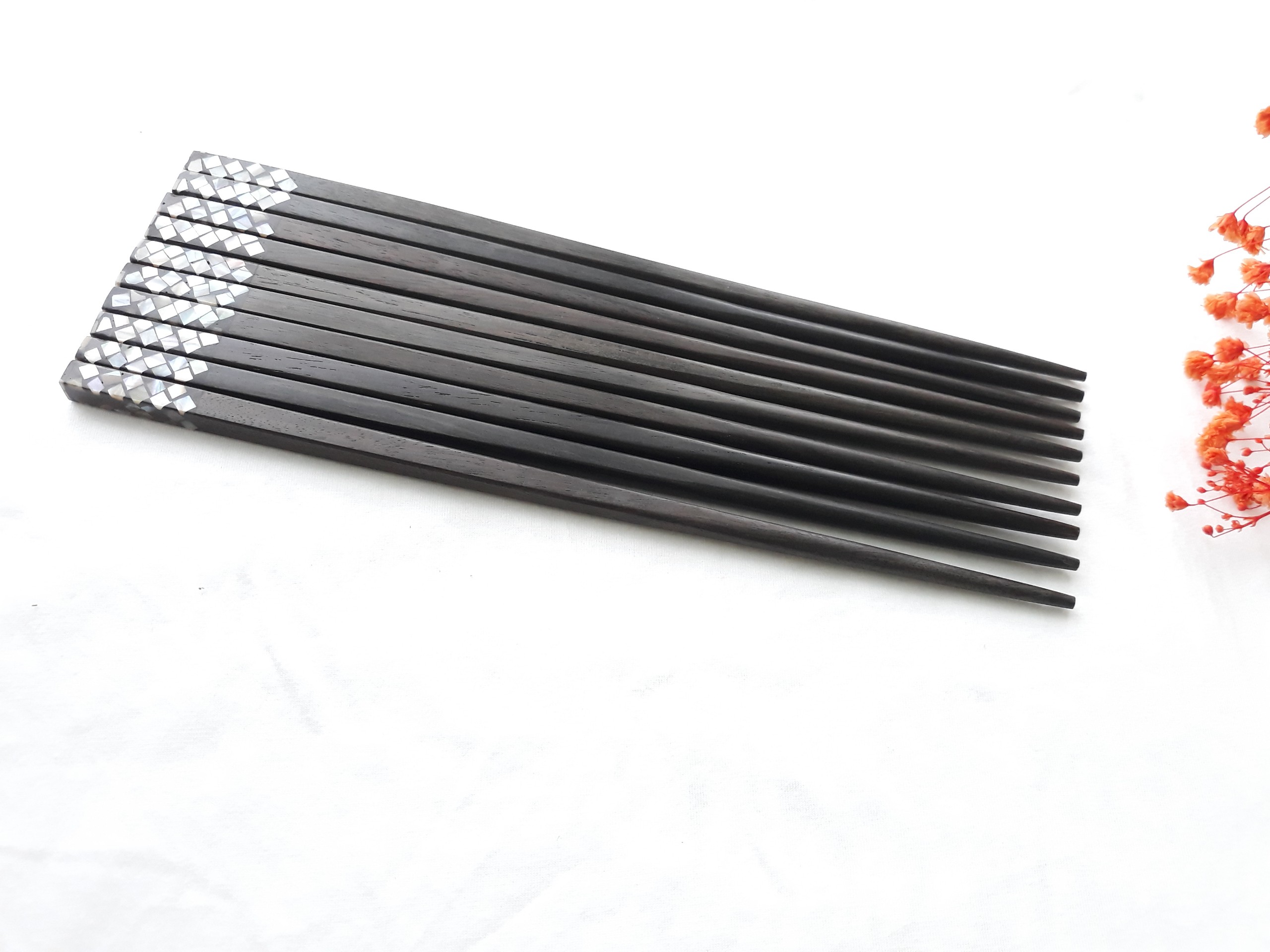 Đũa gỗ Mun Hoa vuông khảm trai 23,5cm-Bộ 5 đôi