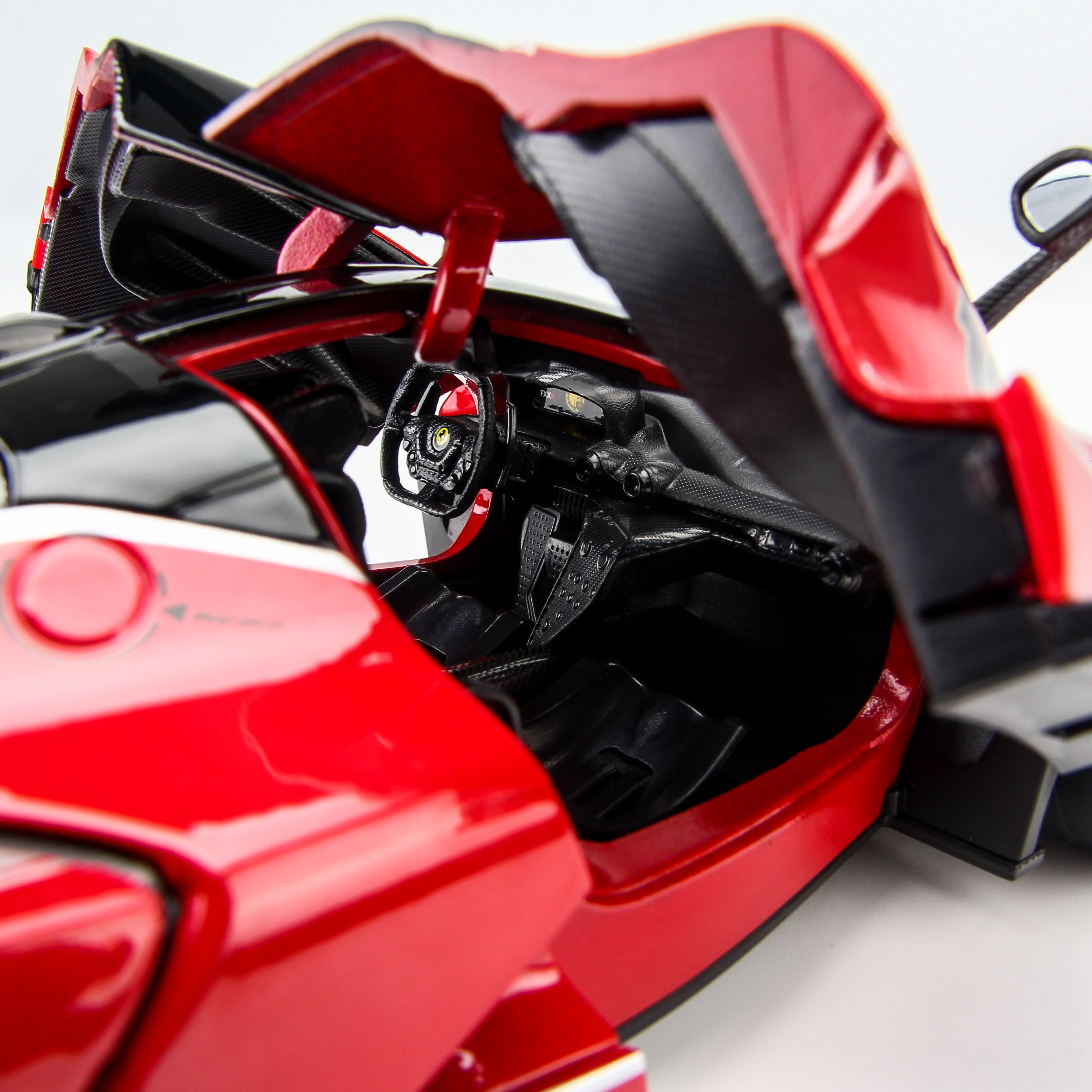 Mô Hình Xe Ferrari FXX K Red 1:18 Bburago - MH18-16010