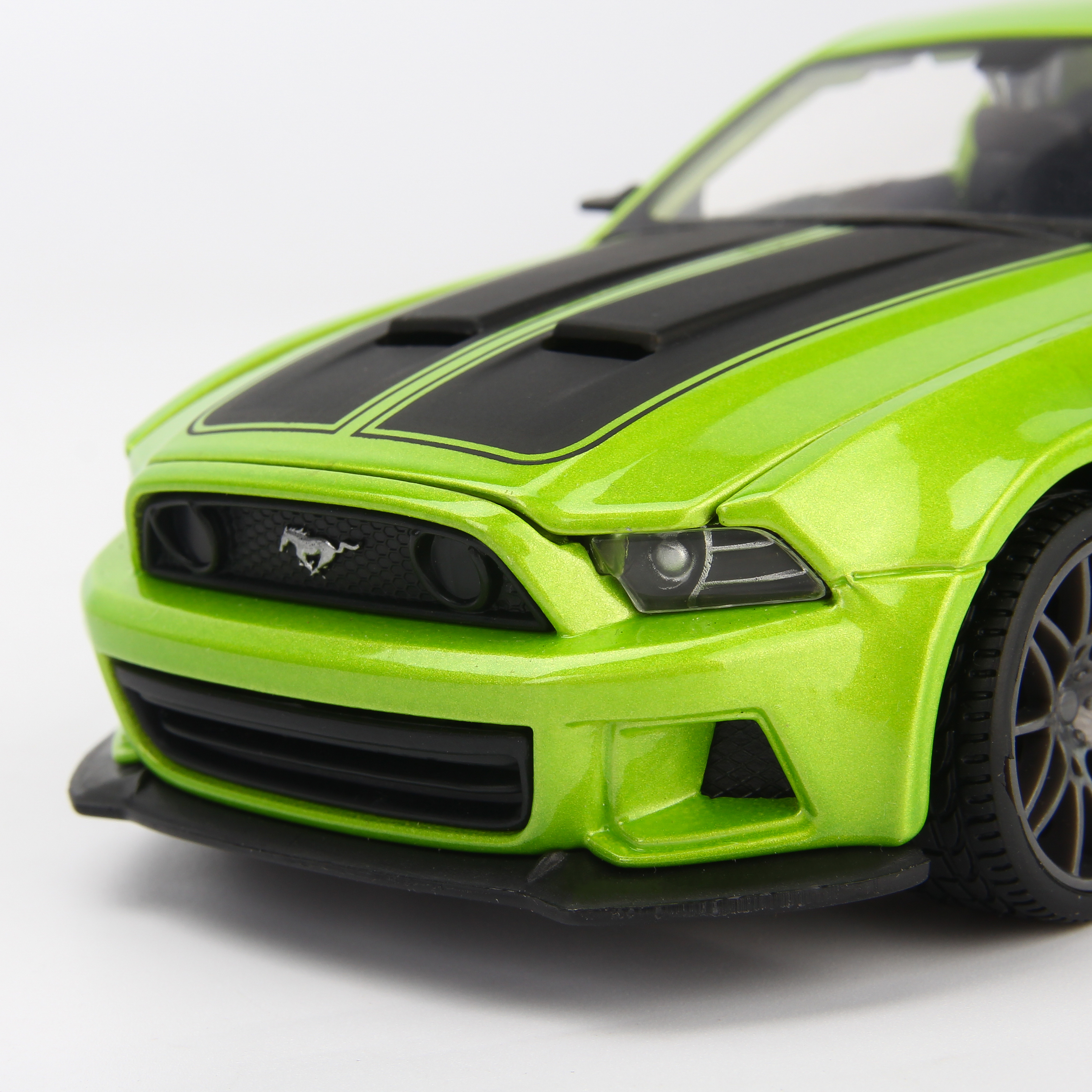 Mô Hình Xe Ford Mustang Street Racer Green 1:24 Maisto MH-31506