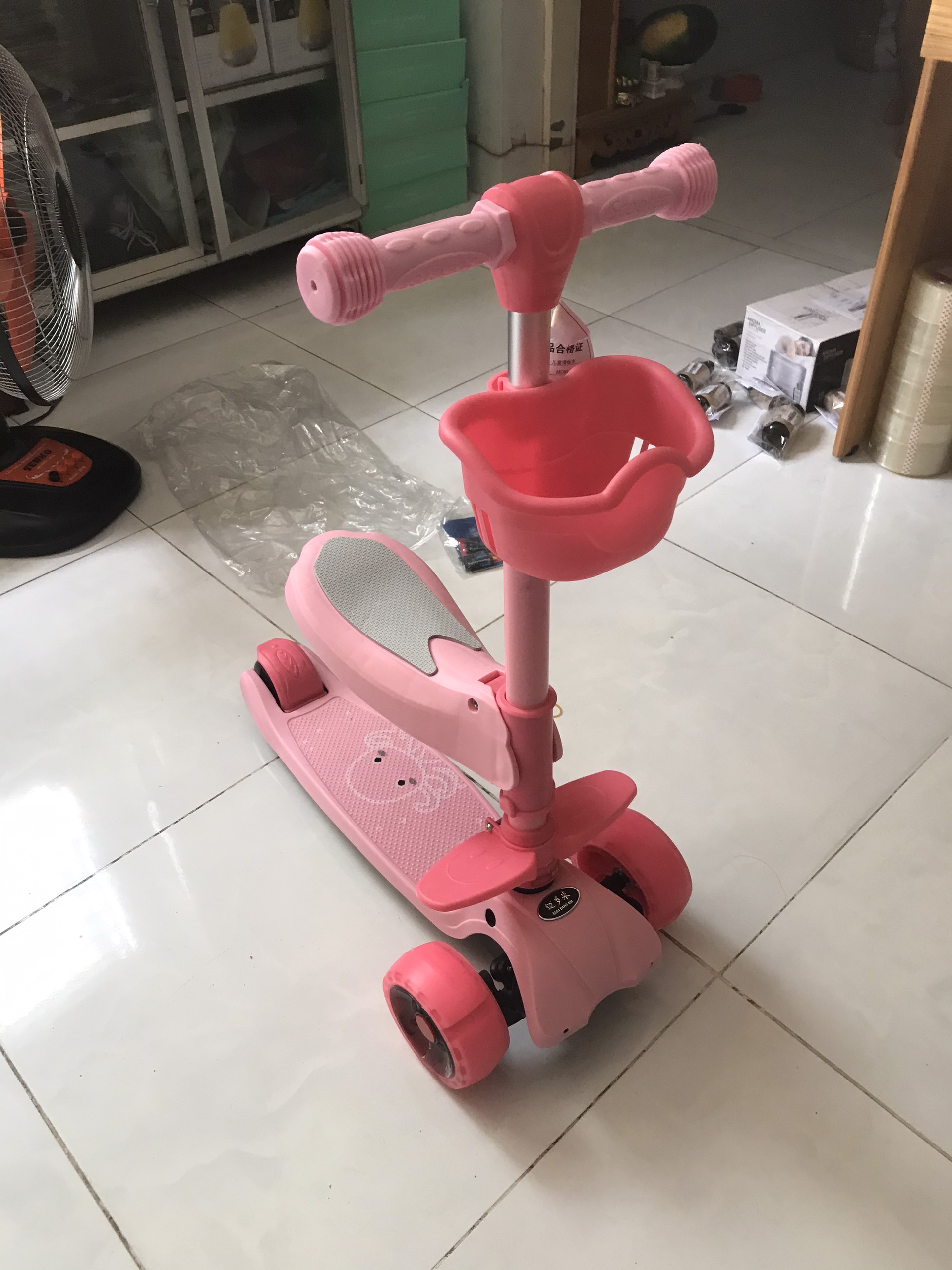 Xe scooter 3 bánh tự cân bằng, 3in1 có ghế gấp gọn, xe chòi chân thăng bằng , xe trượt 3 bánh có nhạc và đèn chiếu sáng