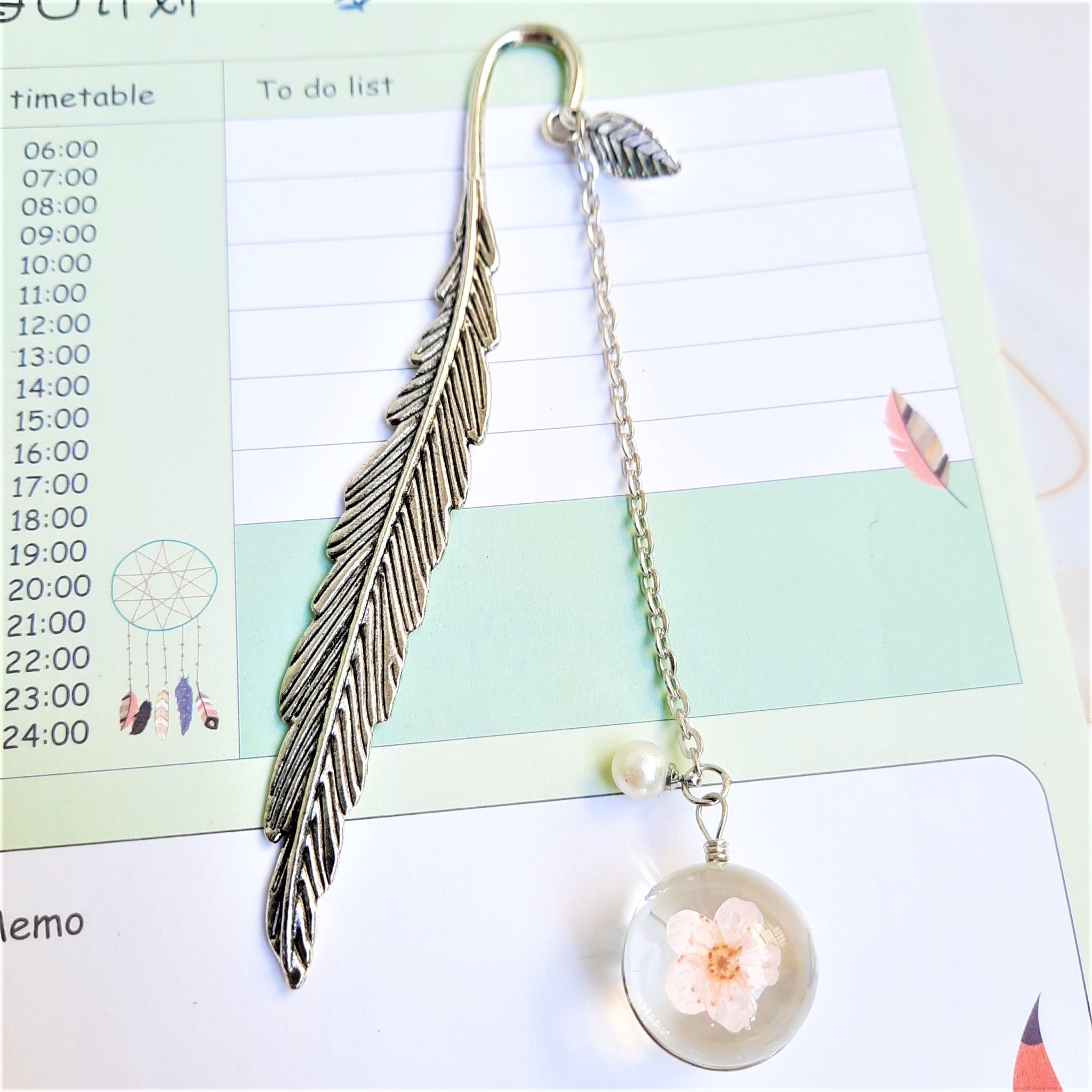 Combo 2 Bookmark Đánh Dấu Sách Lông Vũ Kim Loại Phối Quả Cầu Thủy Tinh Hình Hoa Anh Đào  Và Gấu Nâu Đậm