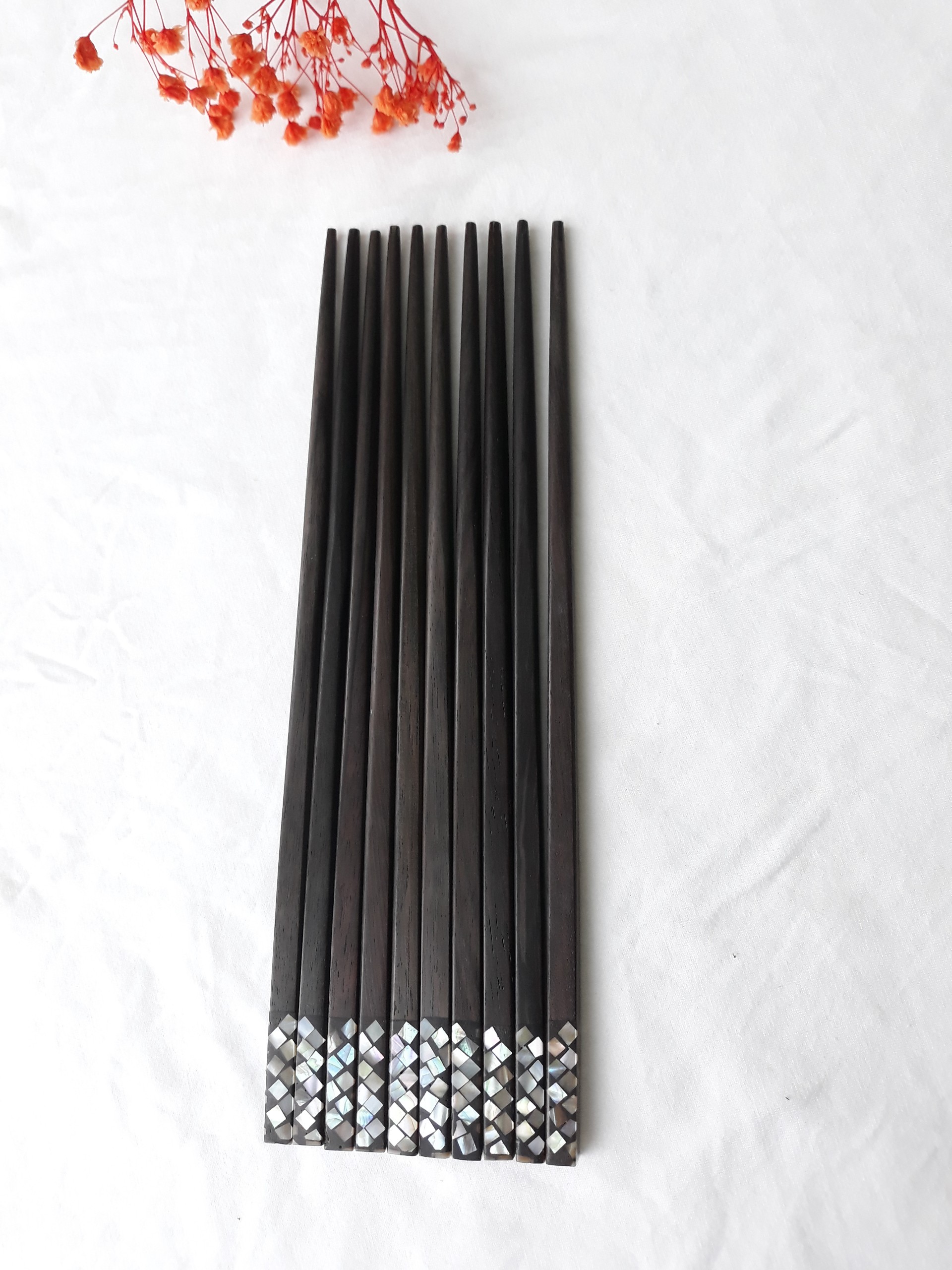 Đũa gỗ Mun Hoa vuông khảm trai 23,5cm-Bộ 5 đôi