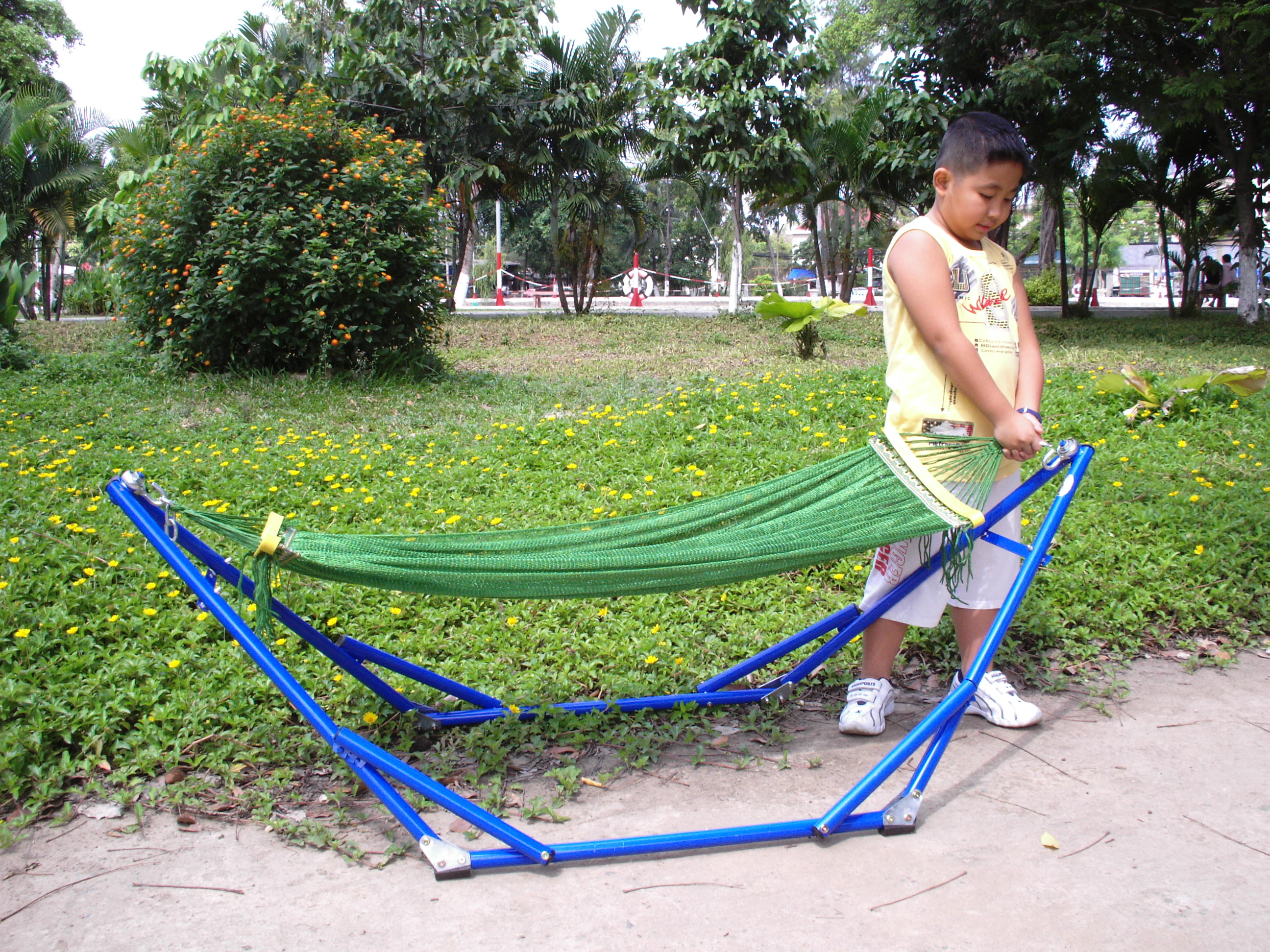 Võng xếp BAN MAI, võng cho trẻ em, nguyên bộ gồm khung võng và lưới võng (Giao màu ngẫu nhiên)