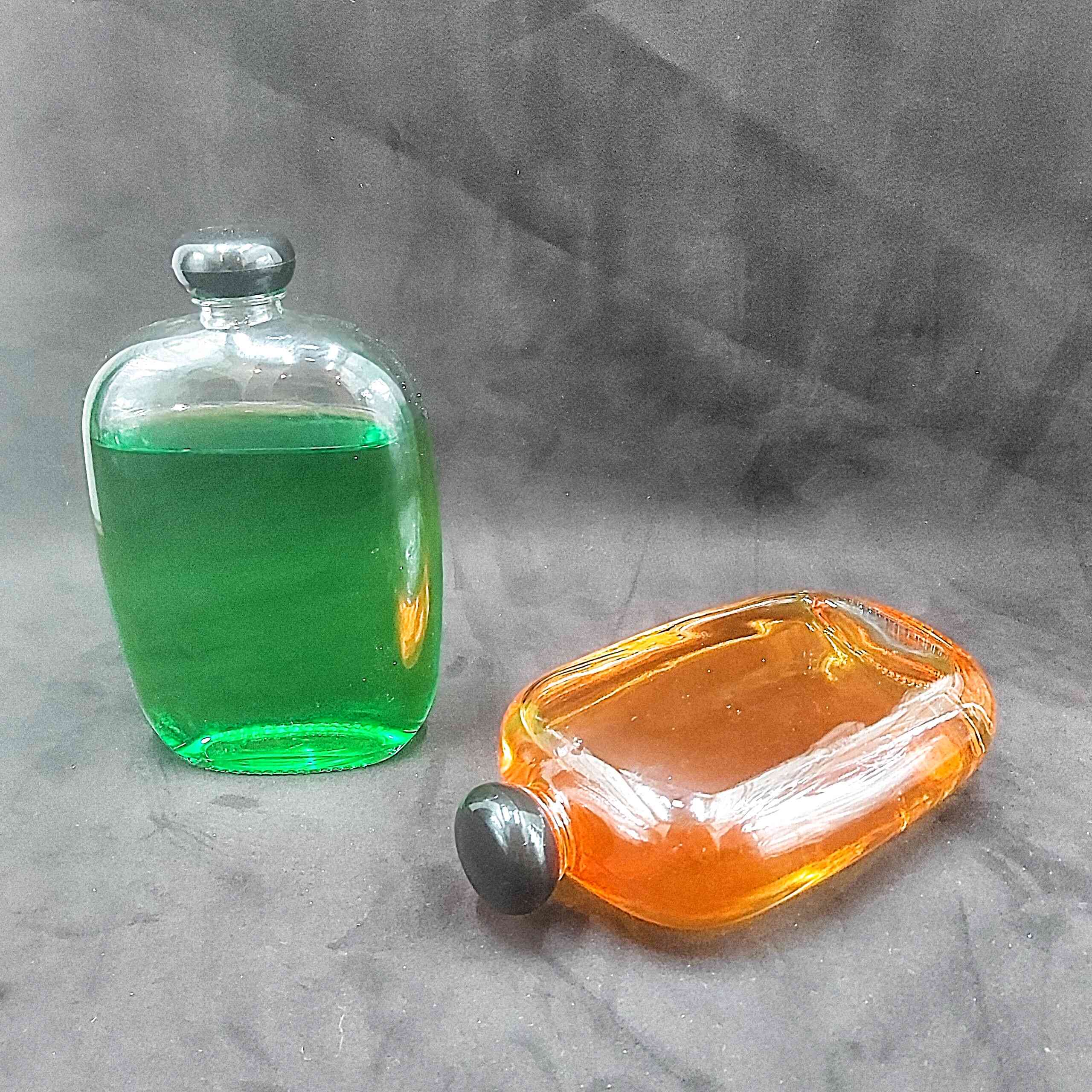 Chai thủy tinh 350ML BẦU DỤC (1 chai) – Kiểu DẸT nắp nhựa đen tròn - Vỏ Chai mini trong suốt
