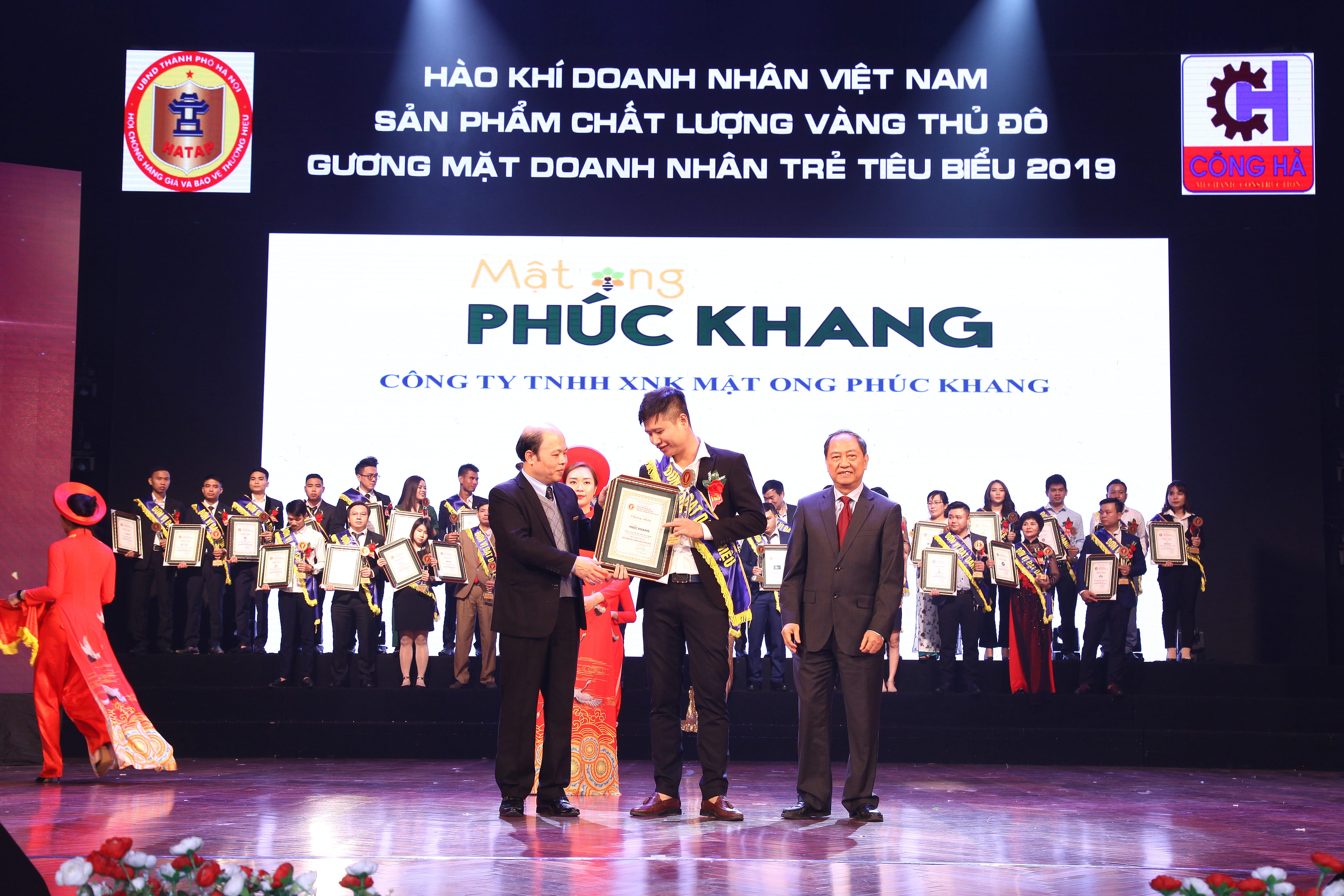 2 chai Mật ong nguyên chất hoa rừng tây bắc Phúc Khang - Hàng Chính Hãng - Mật ong sạch , mật ong cao cấp đạt tiêu chuẩn xuất khẩu - Bồi bổ cơ thể , tăng sức đề kháng