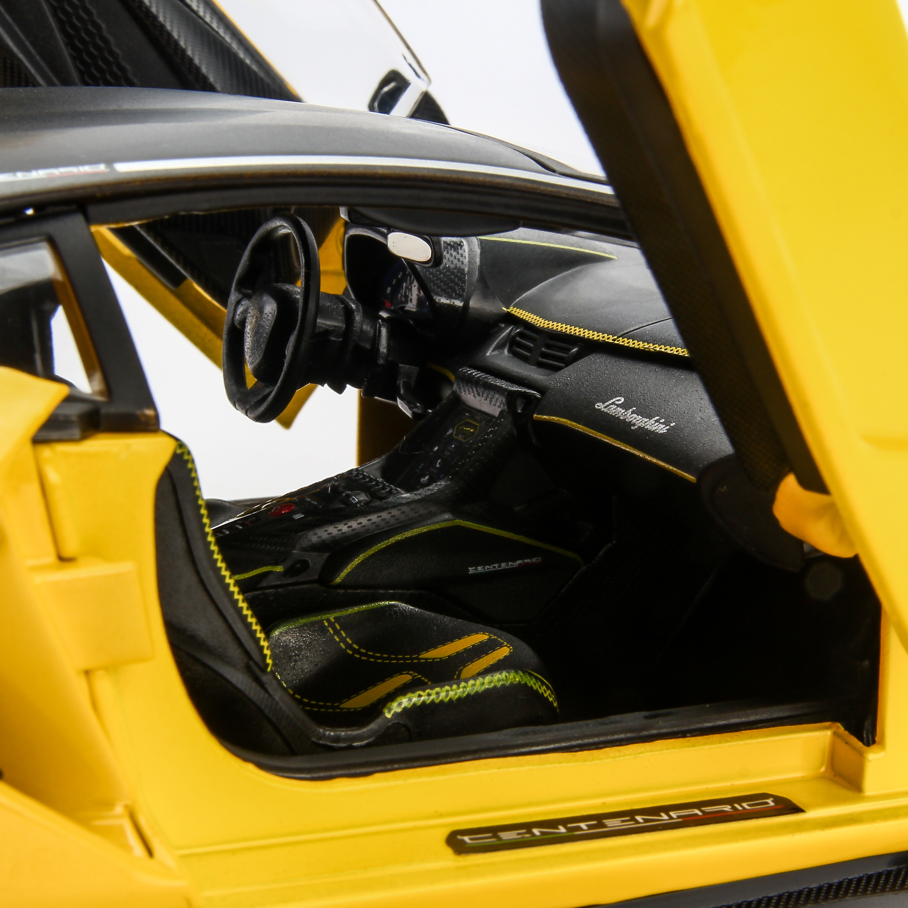 Mô Hình Xe Lamborghini Centenario Yellow 1:18 Exclusive Maisto MH-38136