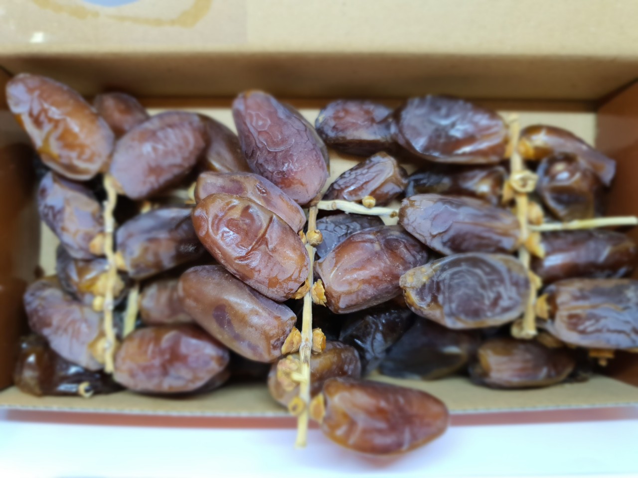 Chà là nguyên cành Premium Delegnour Date 500g