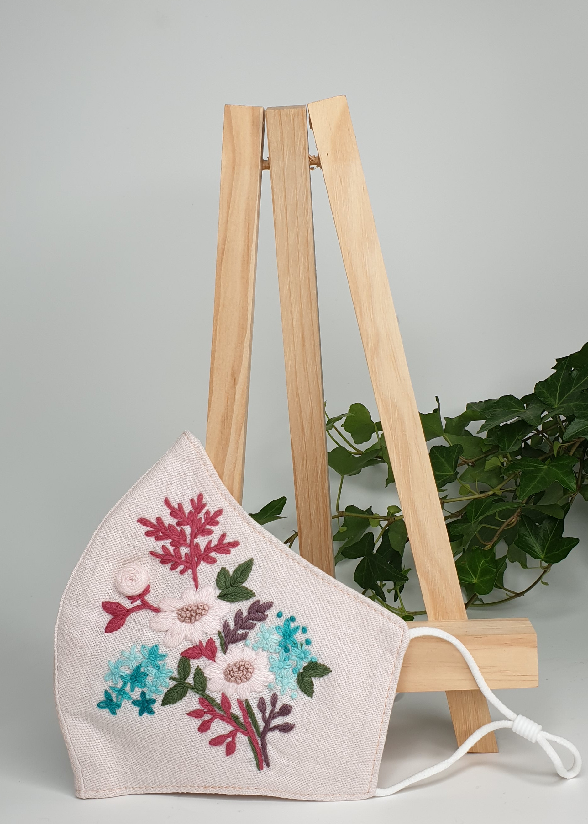 Khẩu trang thêu tay vải linen JL179