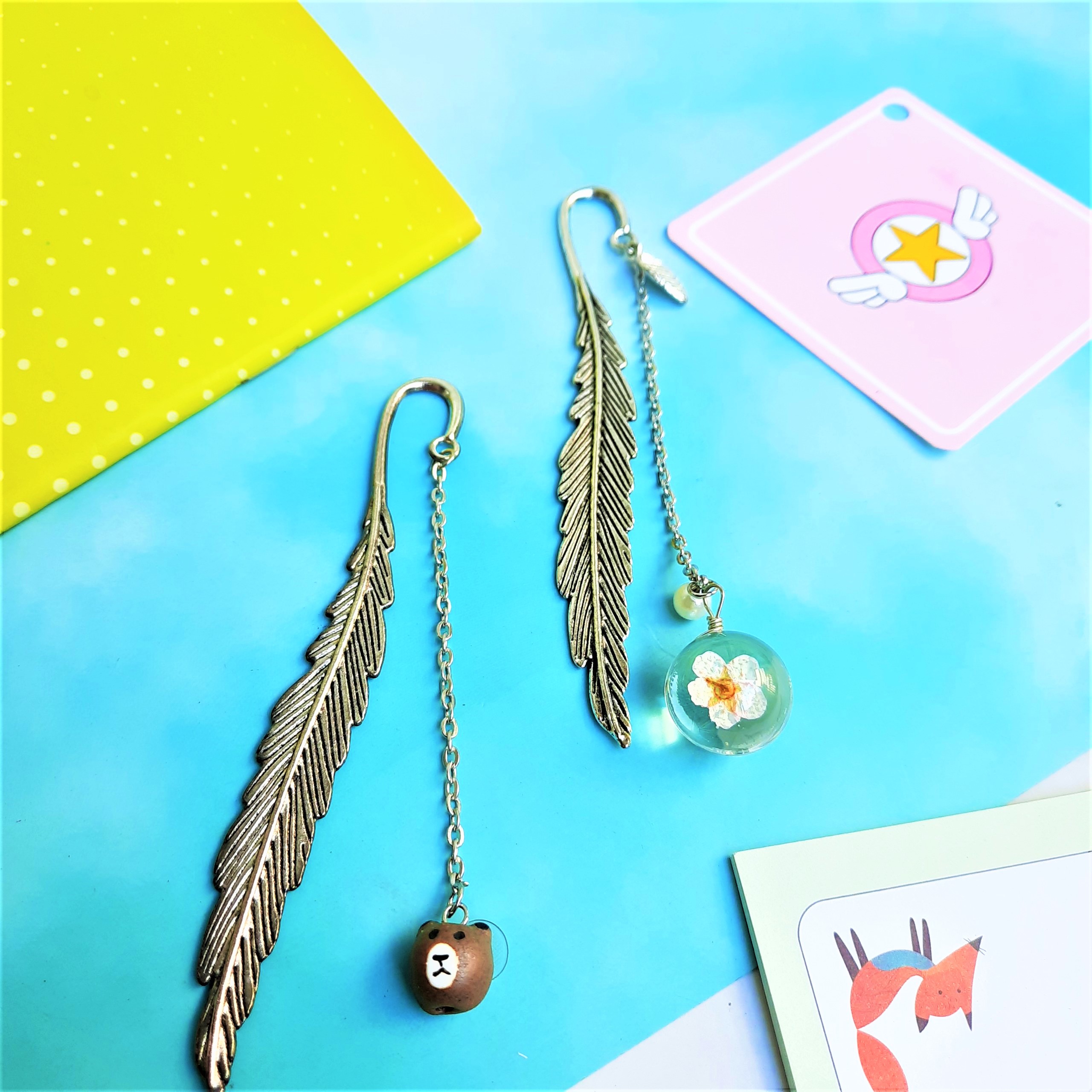 Combo 2 Bookmark Đánh Dấu Sách Lông Vũ Kim Loại Phối Quả Cầu Thủy Tinh Hình Hoa Anh Đào  Và Gấu Nâu Đậm