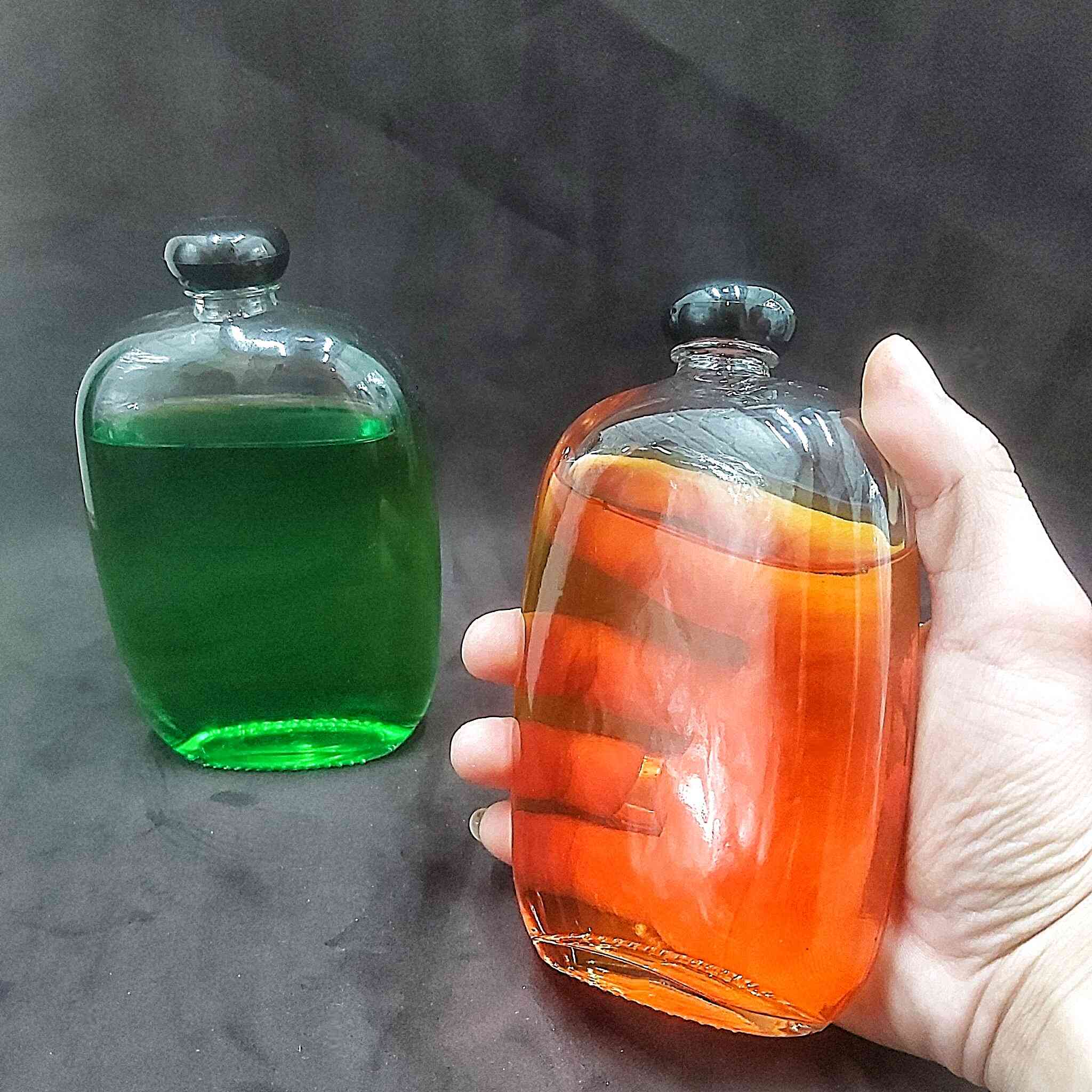 Chai thủy tinh 350ML BẦU DỤC – Kiểu DẸT nắp nhựa đen tròn - Vỏ Chai mini trong suốt