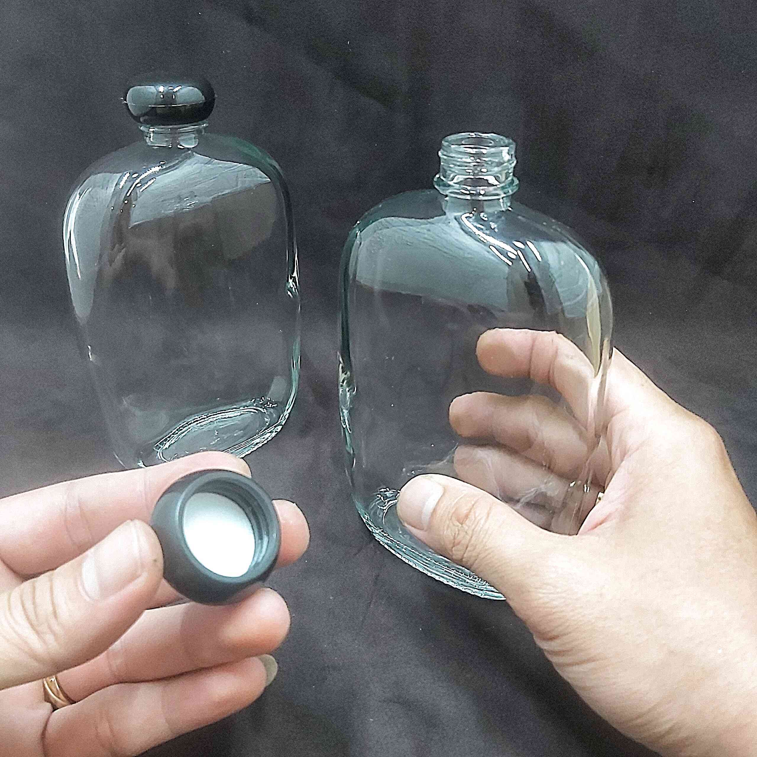 Chai thủy tinh 350ML BẦU DỤC – Kiểu DẸT nắp nhựa đen tròn - Vỏ Chai mini trong suốt