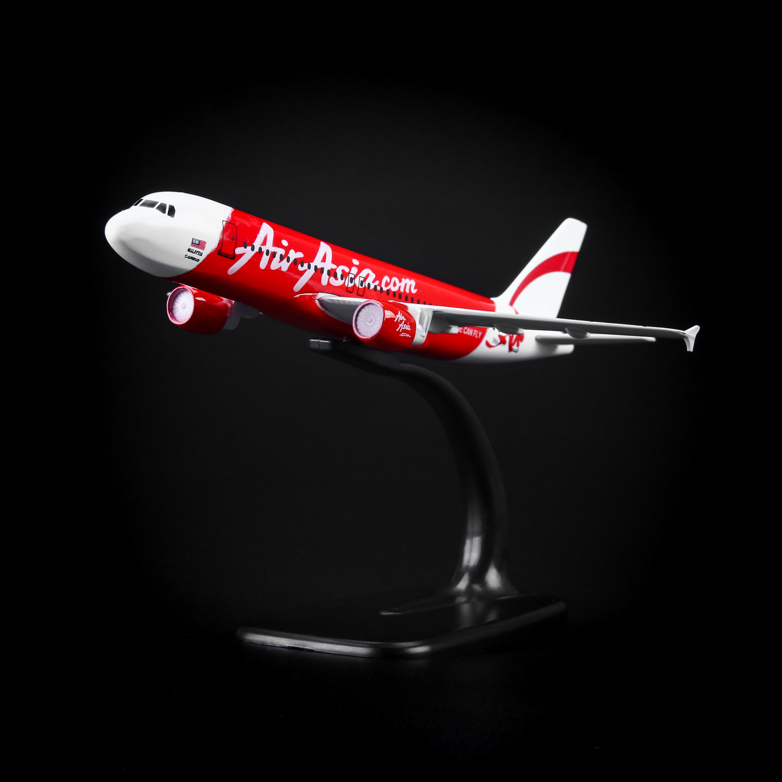 Mô hình máy bay AirAsia (16cm) - Trắng, Đỏ