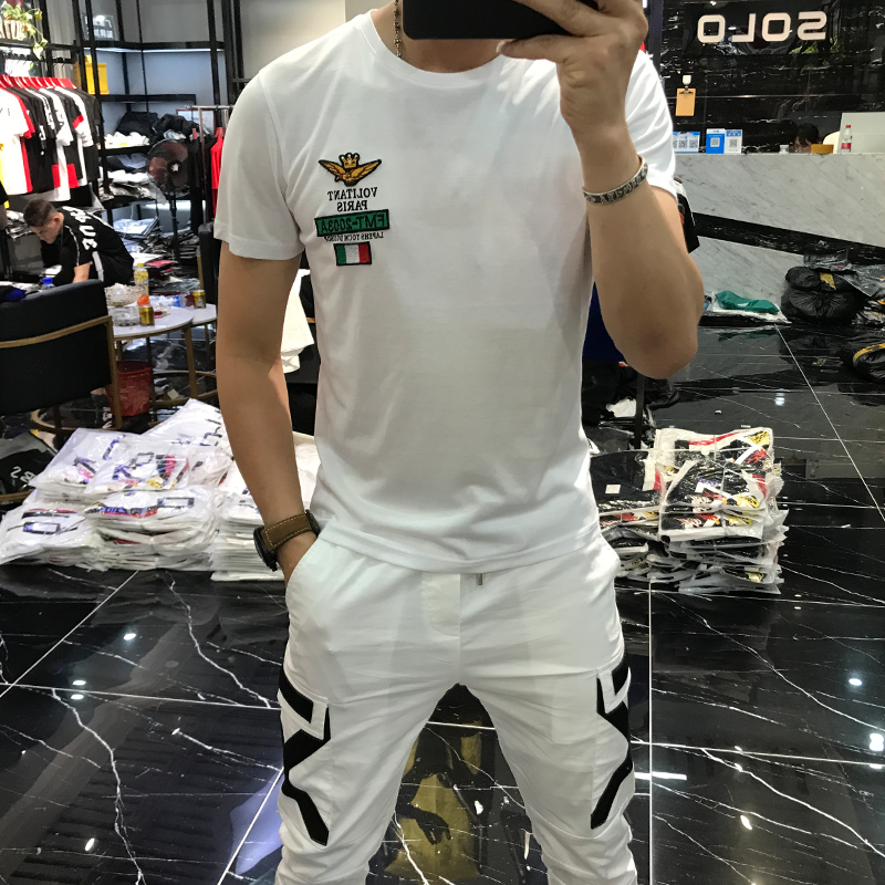 Áo thun Nam họa tiết logo trước ngực và sau áo nổi bật chất liệu vải cotton cao cấp co giãn nhẹ mặc thoải mái dễ phối đồ phù hợp với xu hướng thời trang