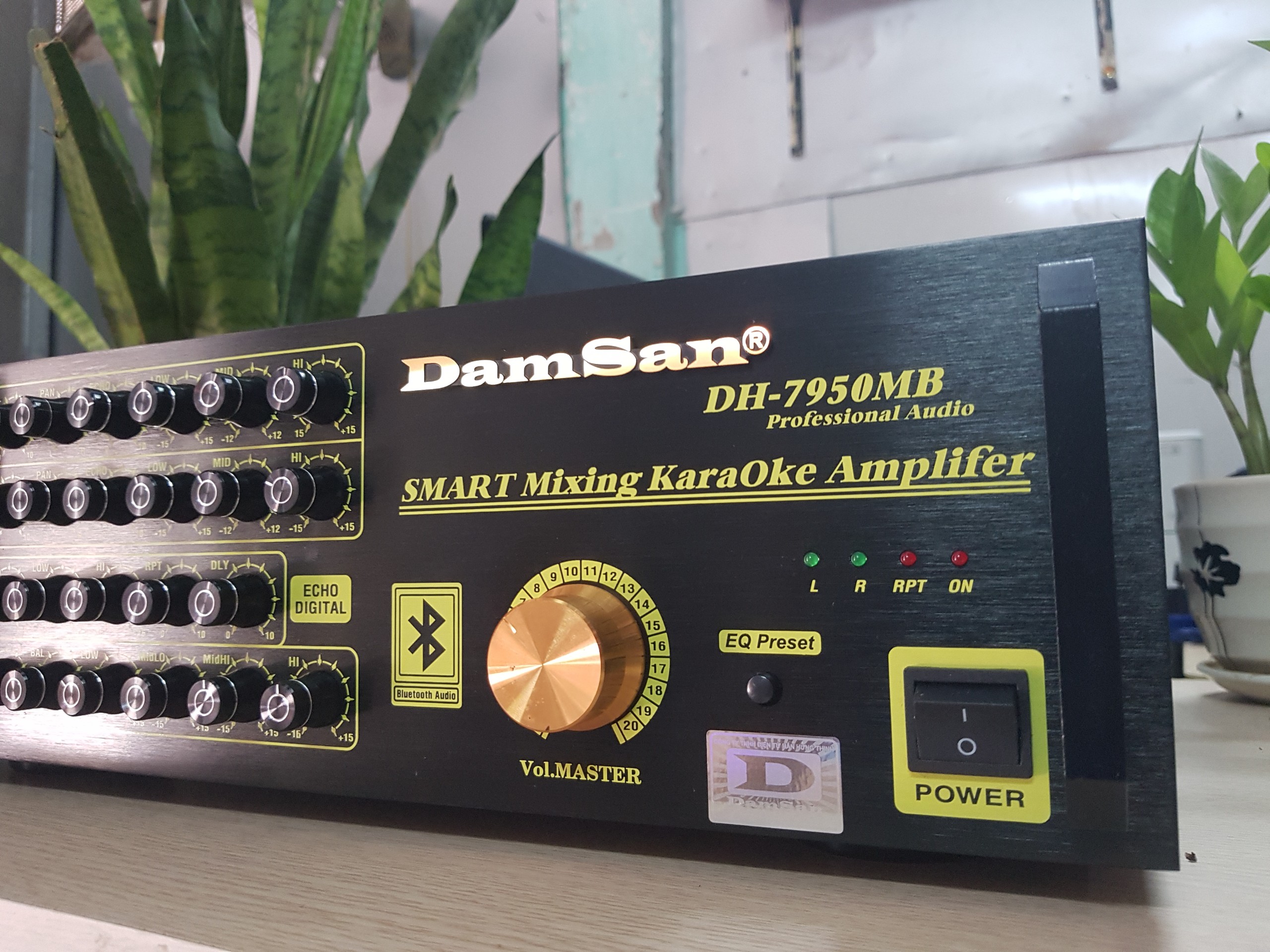 Amply Karaoke DAMSAN DH-7950MB Công suất 240W/CH tích hợp Bluetooth -HÀNG CHÍNH HÃNG bảo hành 2 năm