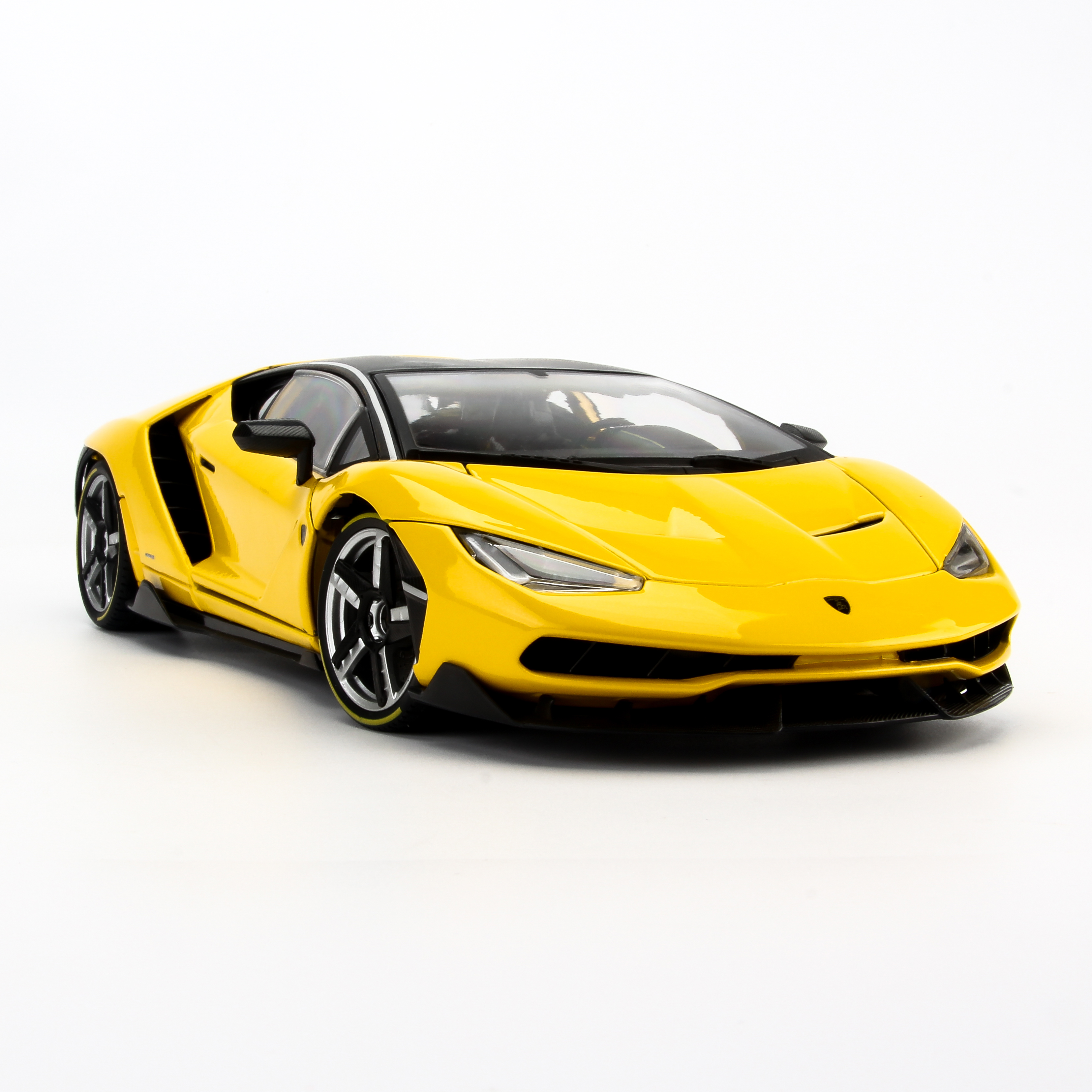 Mô Hình Xe Lamborghini Centenario Yellow 1:18 Exclusive Maisto MH-38136