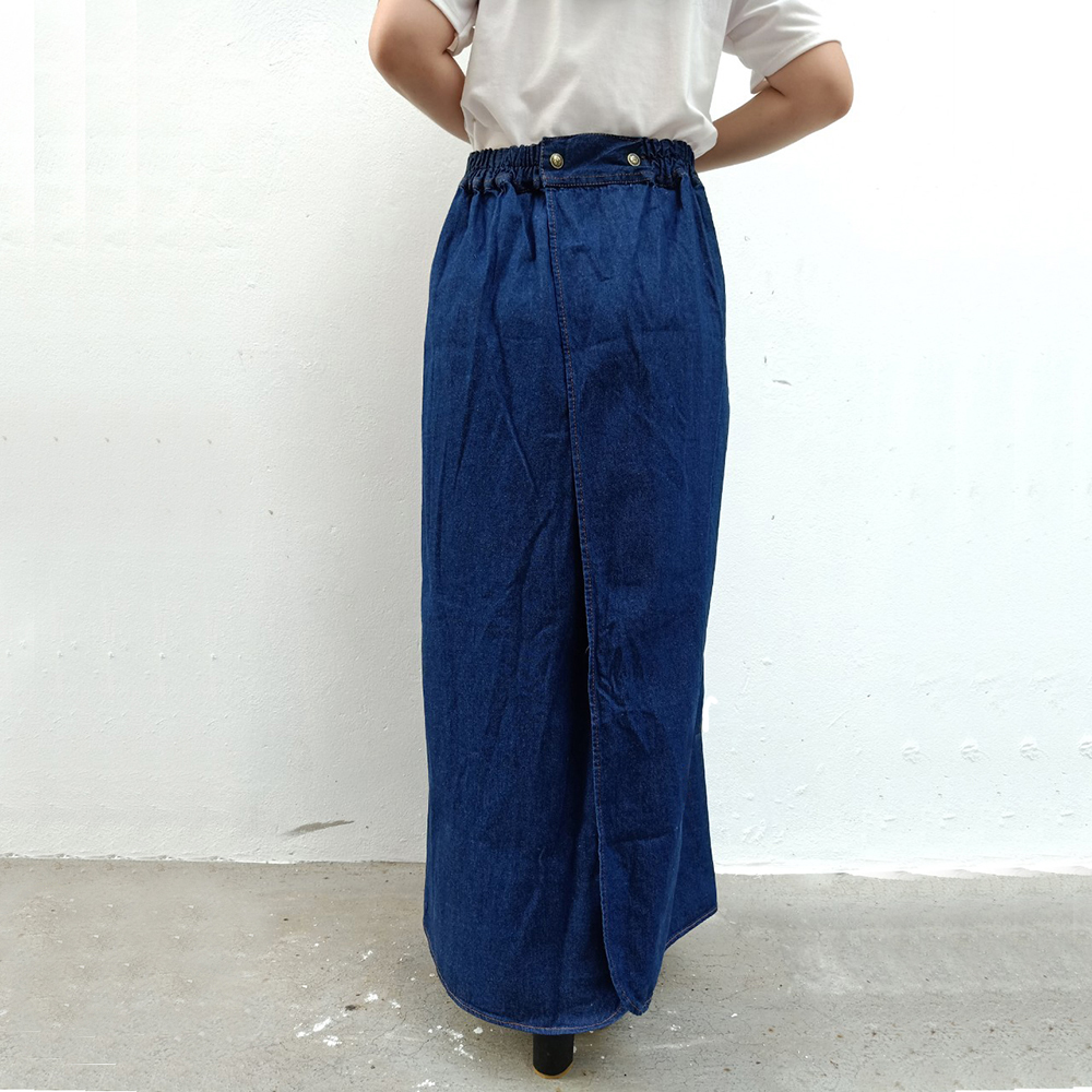 Váy Chống Nắng Loại Tốt Cho Nữ Chất Liệu Jeans Dày Dặn, Mềm Mại & Rất Thoáng Mát Có Thêu Họa Tiết Hoa Thạch Thảo Cùng Dàn Nút Bấm Kim Loại