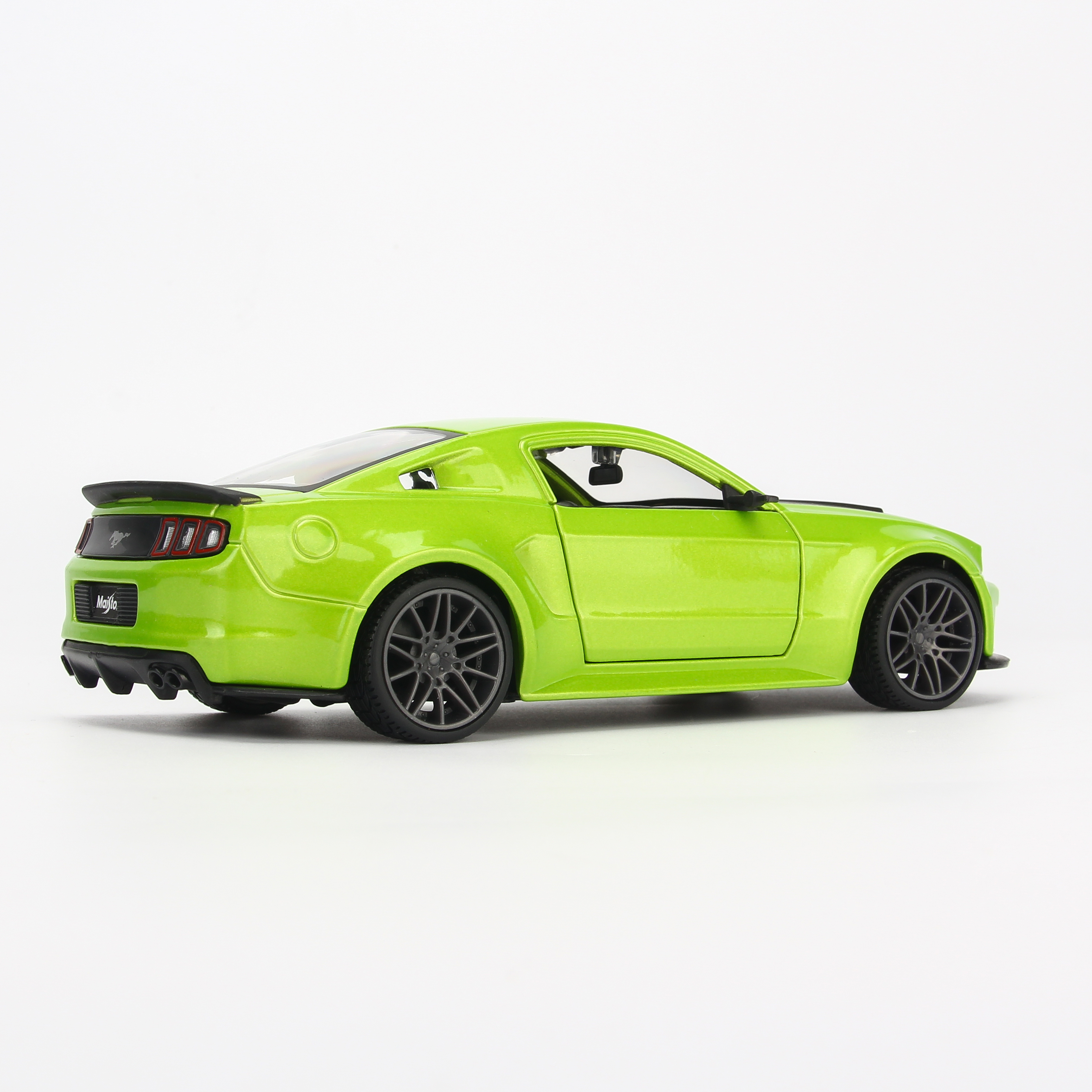 Mô Hình Xe Ford Mustang Street Racer Green 1:24 Maisto MH-31506