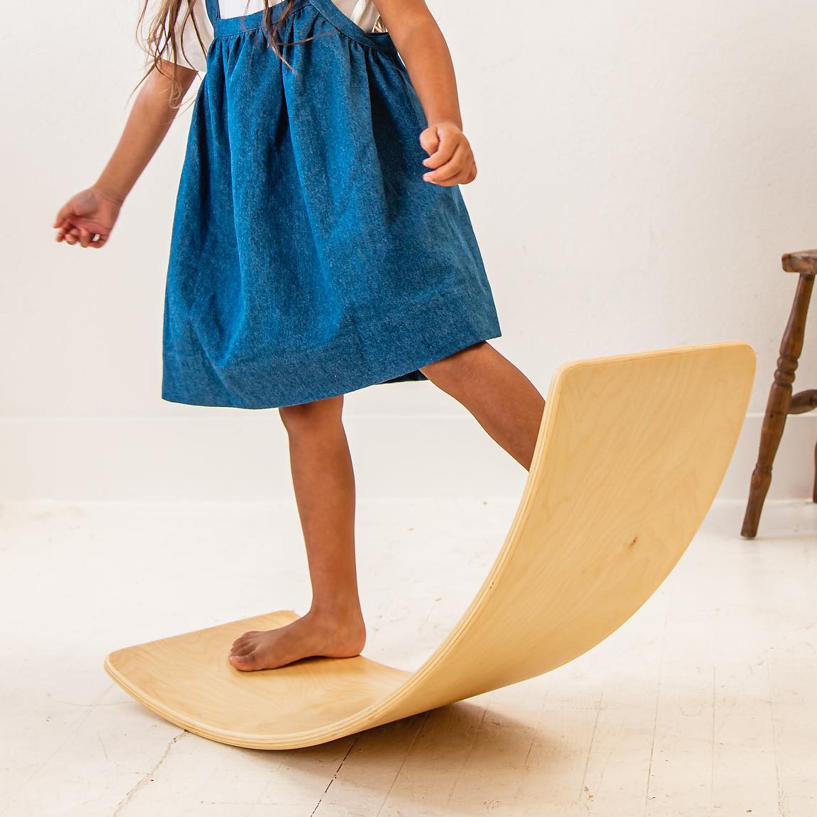 Ván bập bênh, Ván thăng bằng cho bé, Đồ chơi kỹ năng theo phương pháp giáo dục Montessori, Ván thăng bằng cho người lớn tập Yoga - Joy Roker Board - Gỗ Plywood cao su uốn cong - Lau dầu thực vật