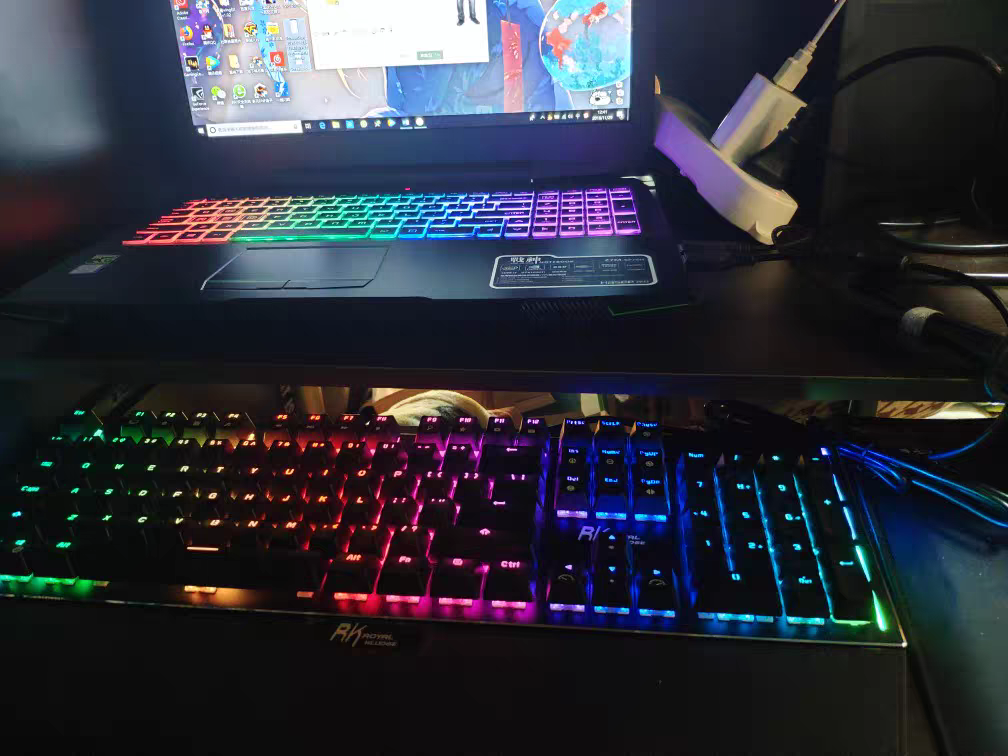 Bàn phím cơ Gaming RK Phantom RGB - CHÍNH HÃNG Royal Kludge. Có dây, full size 104 phím, có kê tay.