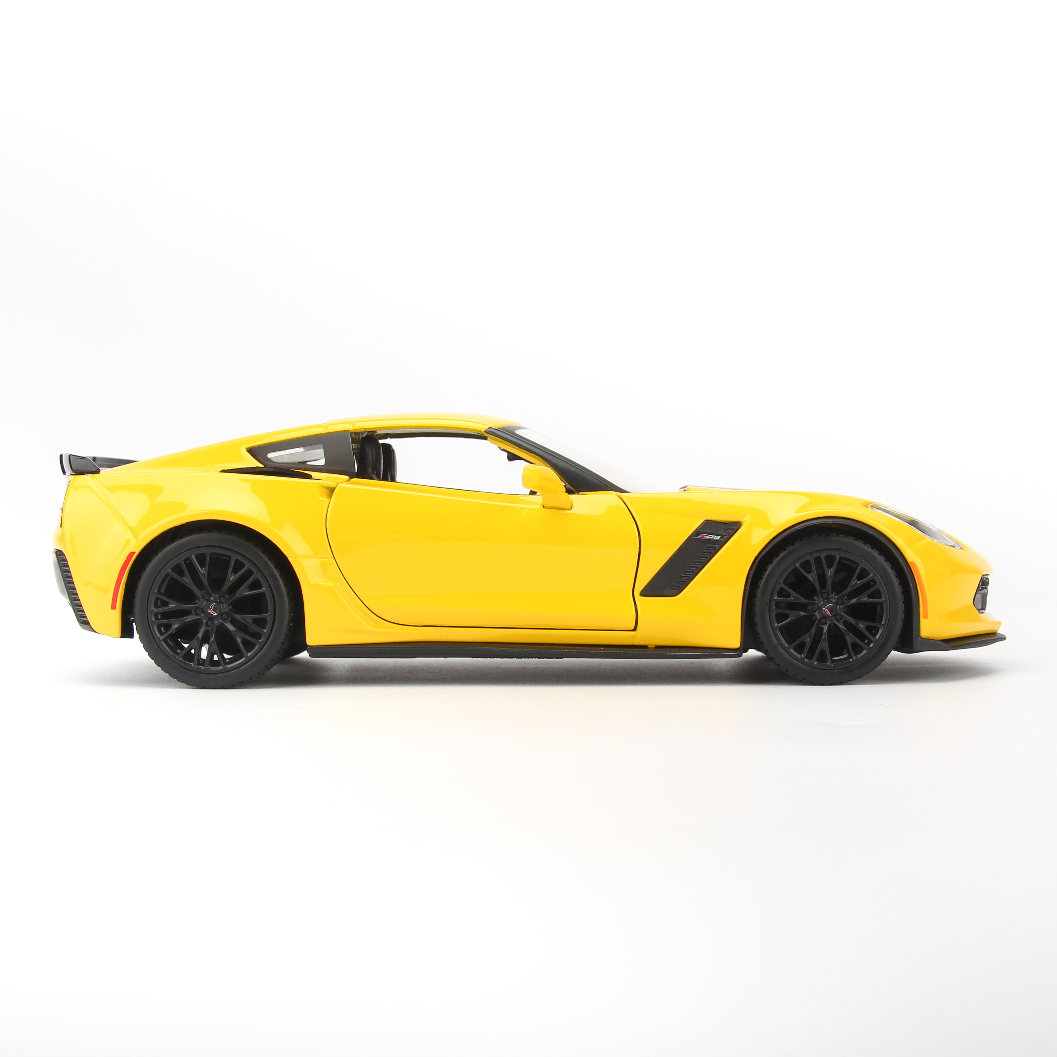 Mô Hình Xe Corvette Z06 Yellow 1:24 Maisto MH-31133