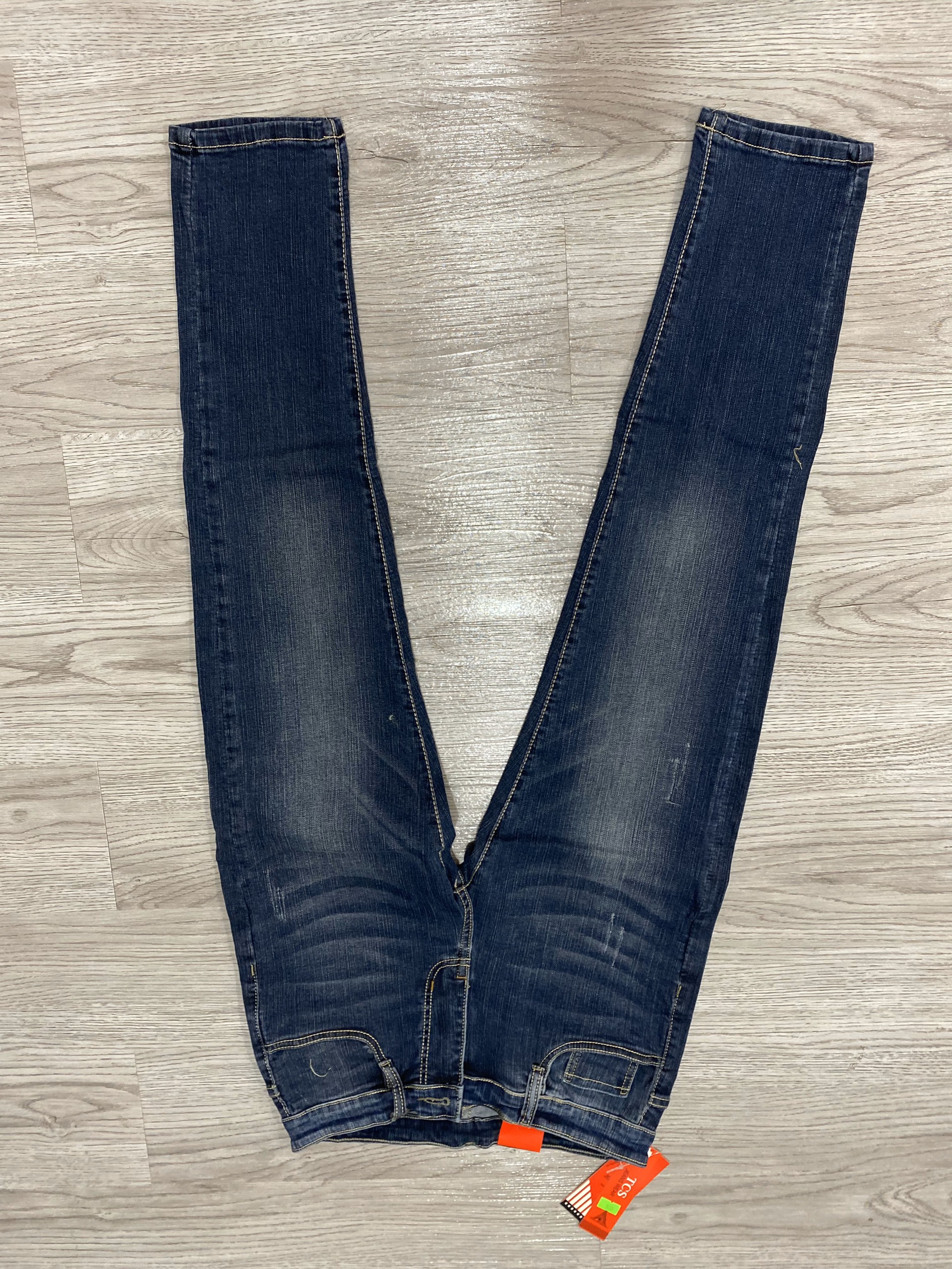 Quần jeans nam co dãn , quần bò nam kiểu trơn xước dáng vừa không bó sát thiết kế trẻ trung đơn điệu phá cách gồm 5 kích thước Julido mẫu QJNM08 - Màu xanh đậm