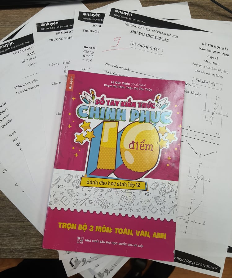 Sổ tay kiến thức Chinh phục điểm 10 dành cho học sinh lớp 12 - Toán, Văn, Anh