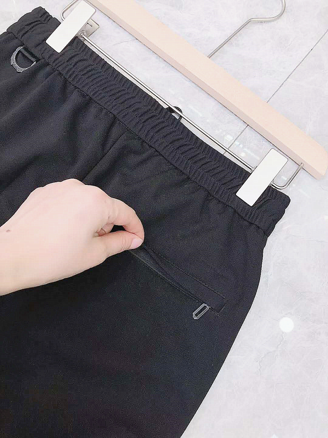 Quần Jogger Nam ống bo 9 tấc có in chữ bắt mắt, chất liệu vải Cotton cao cấp, dáng ôm, co giãn mặc thoải mái, dễ phối đồ phù hợp xu hướng thời trang