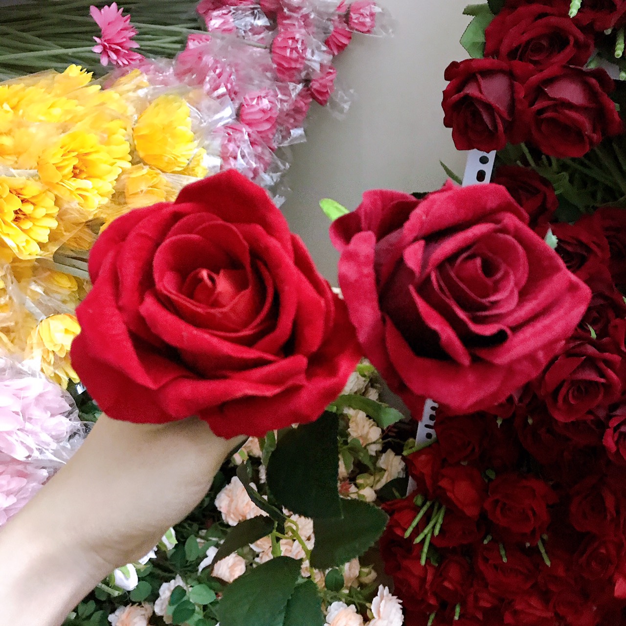 Combo 5 bông hoa hồng giả nhân tạo không kèm lọ hoa - Đỏ sẫm
