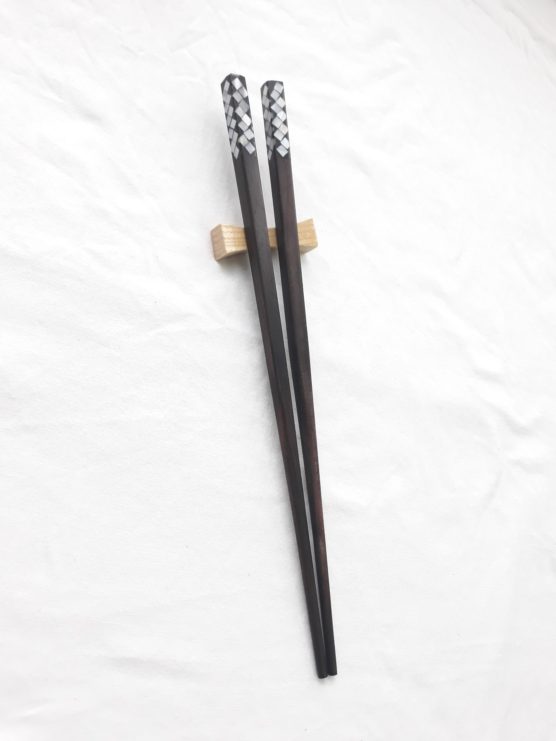 Đũa gỗ Mun Hoa vuông khảm trai 23,5cm-Bộ 5 đôi