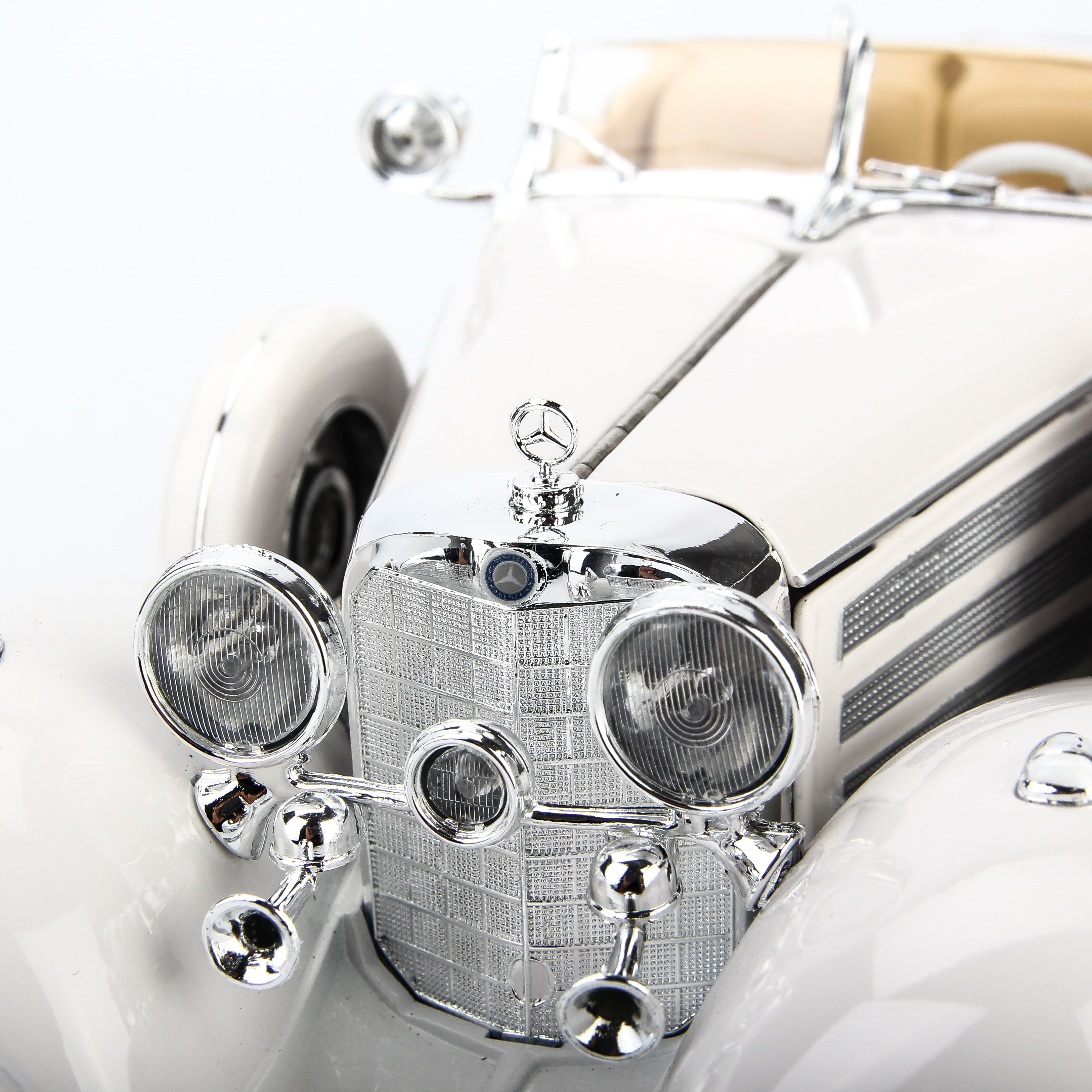 Mô Hình Xe Mercedes-Benz 500K TYP Special Roadster White 1:18 Maisto- MH 36055