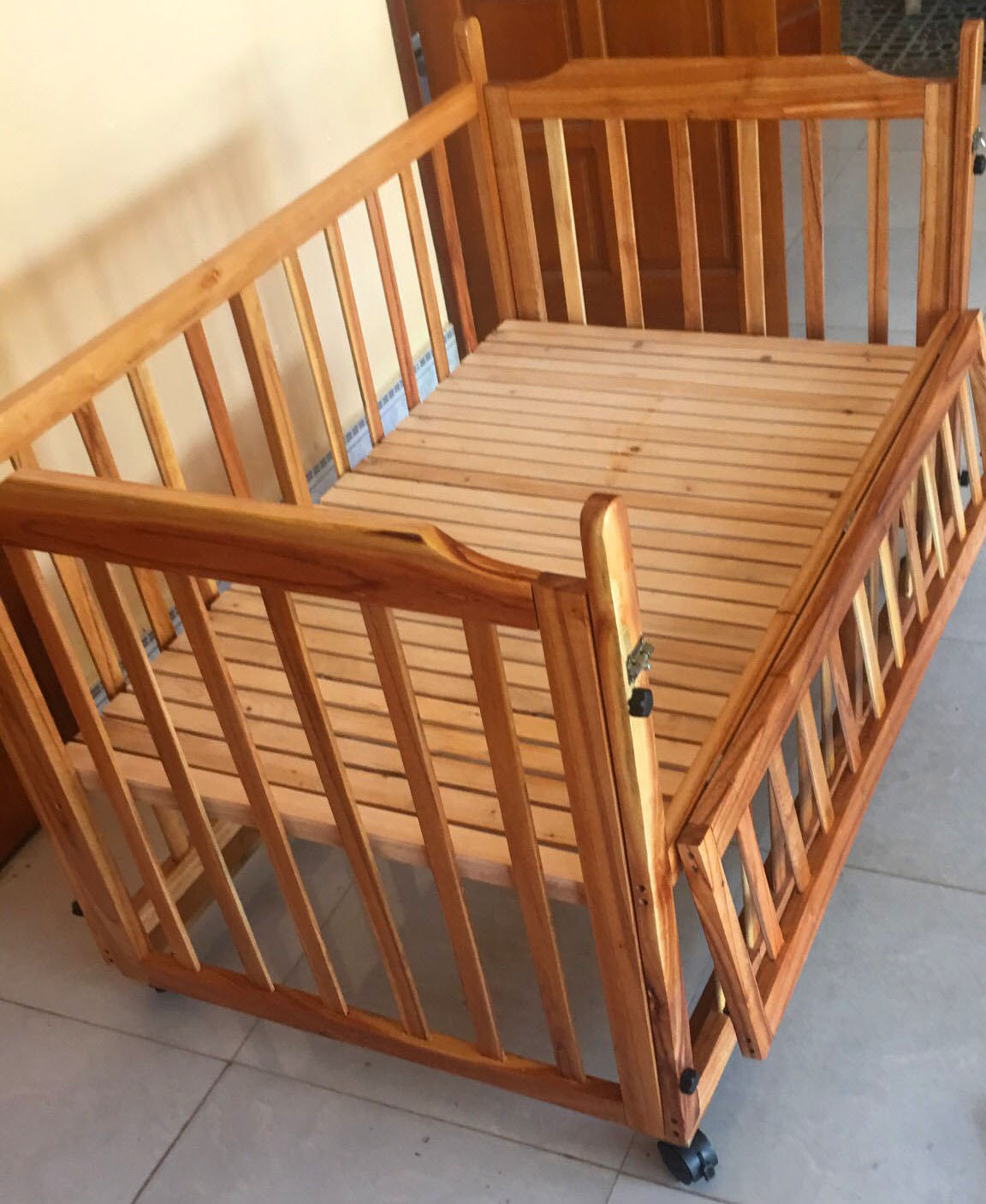 Giường cũi em bé hai tầng thay mẹ chăm sóc con loại lớn