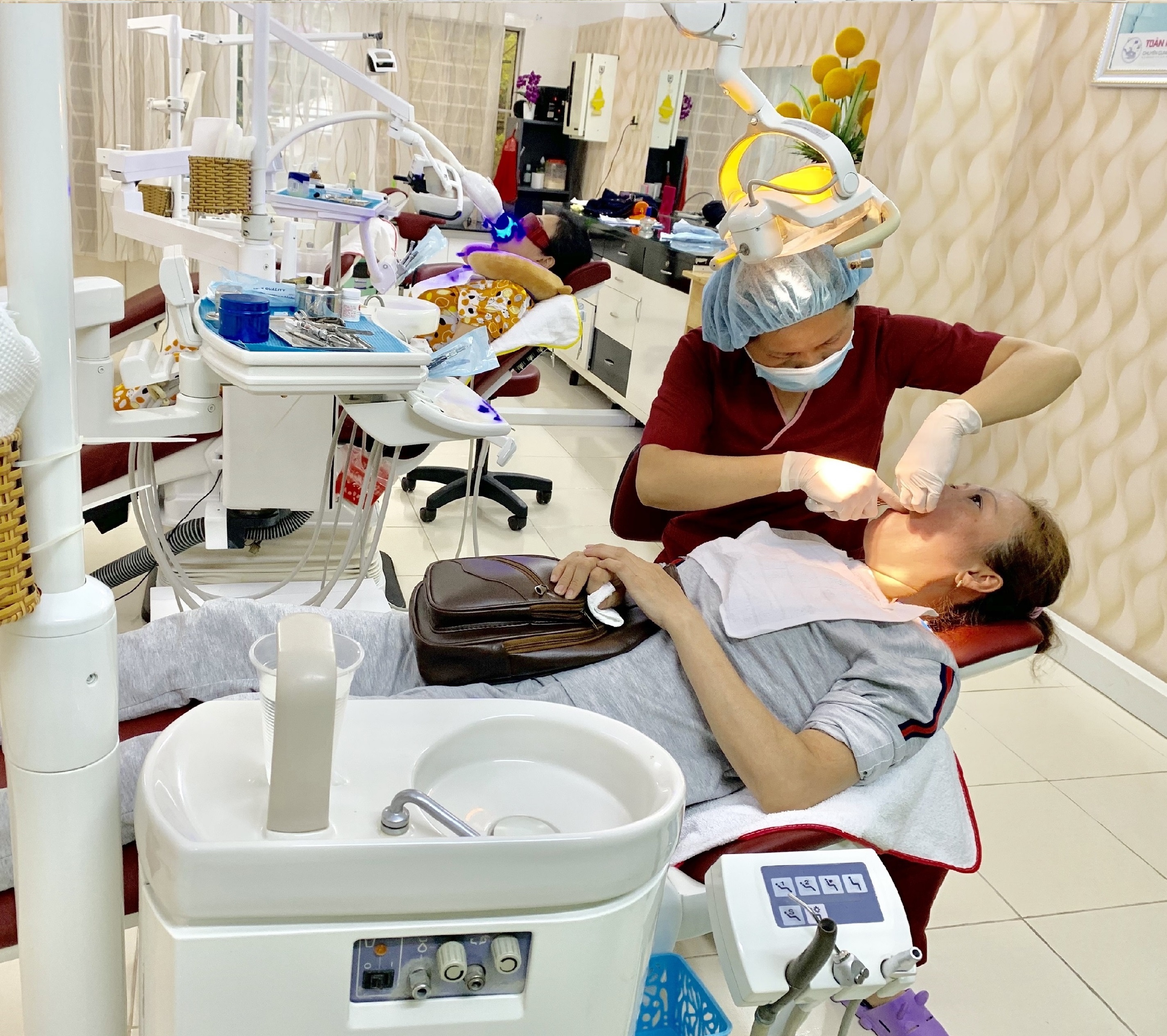 Gói Dịch Vụ 1 Lần Cạo Vôi Răng Và Đánh Bóng Tại Nha Khoa Thẩm Mỹ Hồng Ân