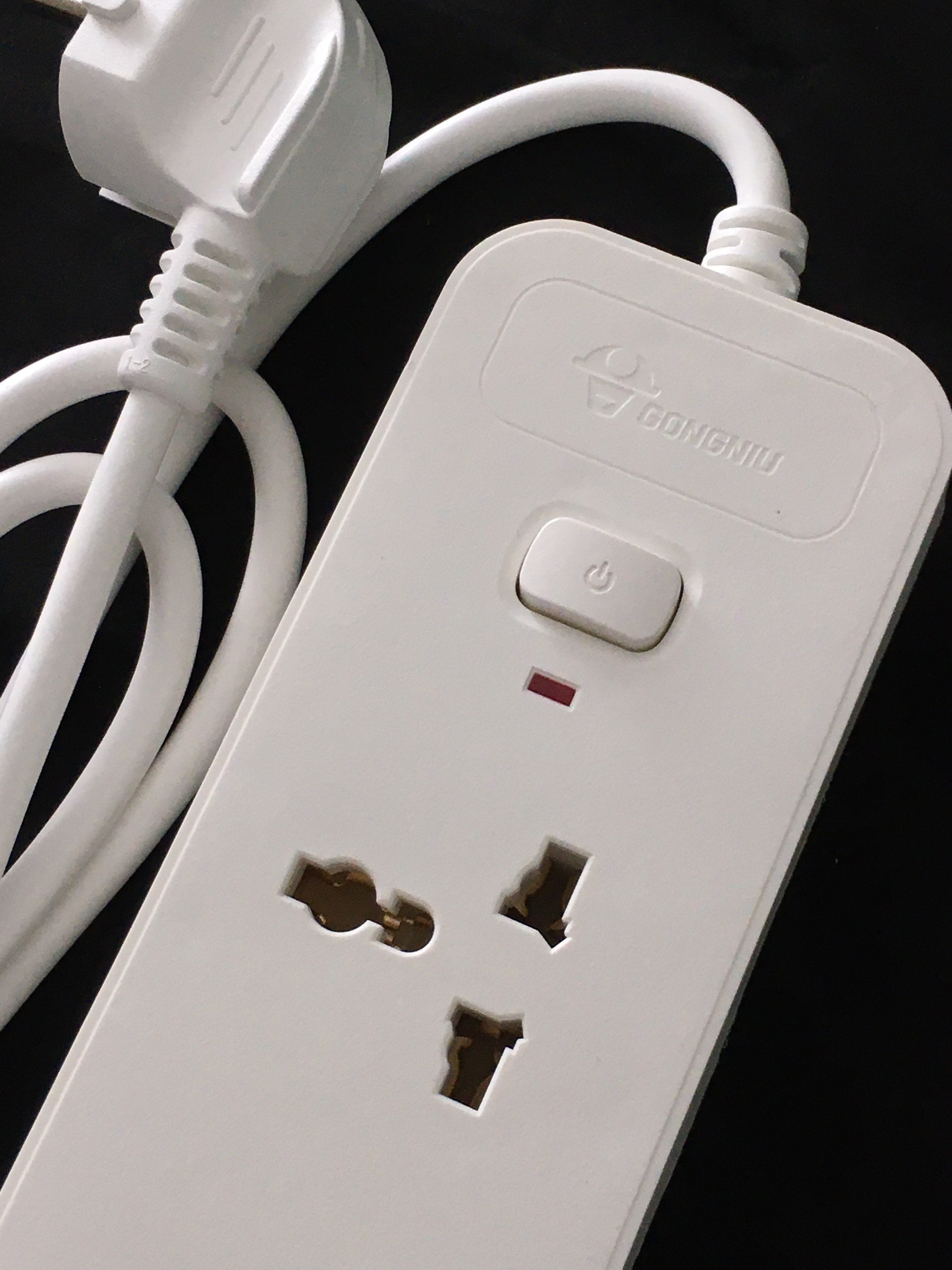 Ổ Cắm Điện Gongniu 3 Ổ Đa Năng + 2 USB 1 Công Tắc – Công Suất 10A/250/2500W – Trắng – Chính Hãng (N103U)