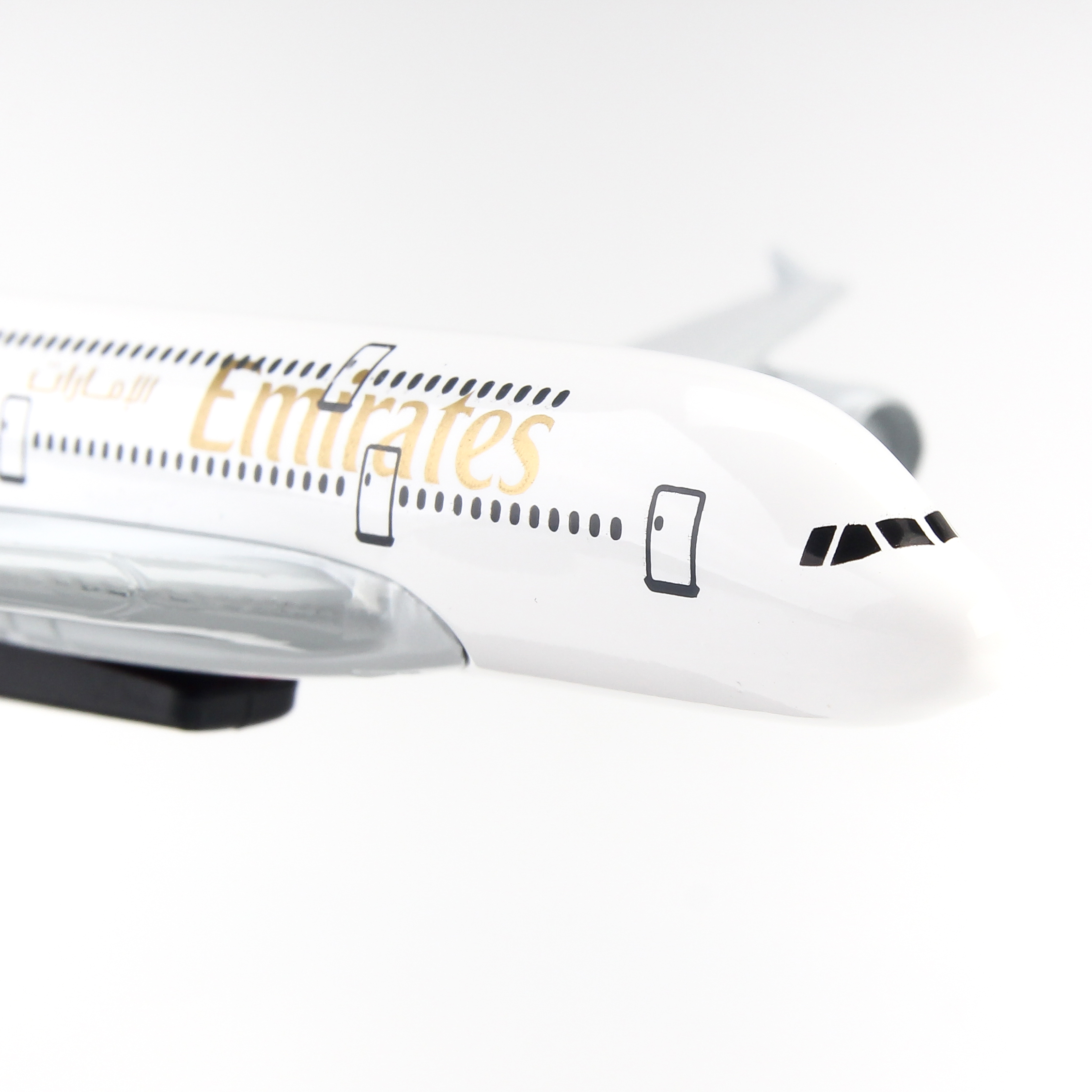 Mô hình máy bay A380 Emirates Airlines (16cm) ( Trắng,Xanh lá,Đen,Đỏ )
