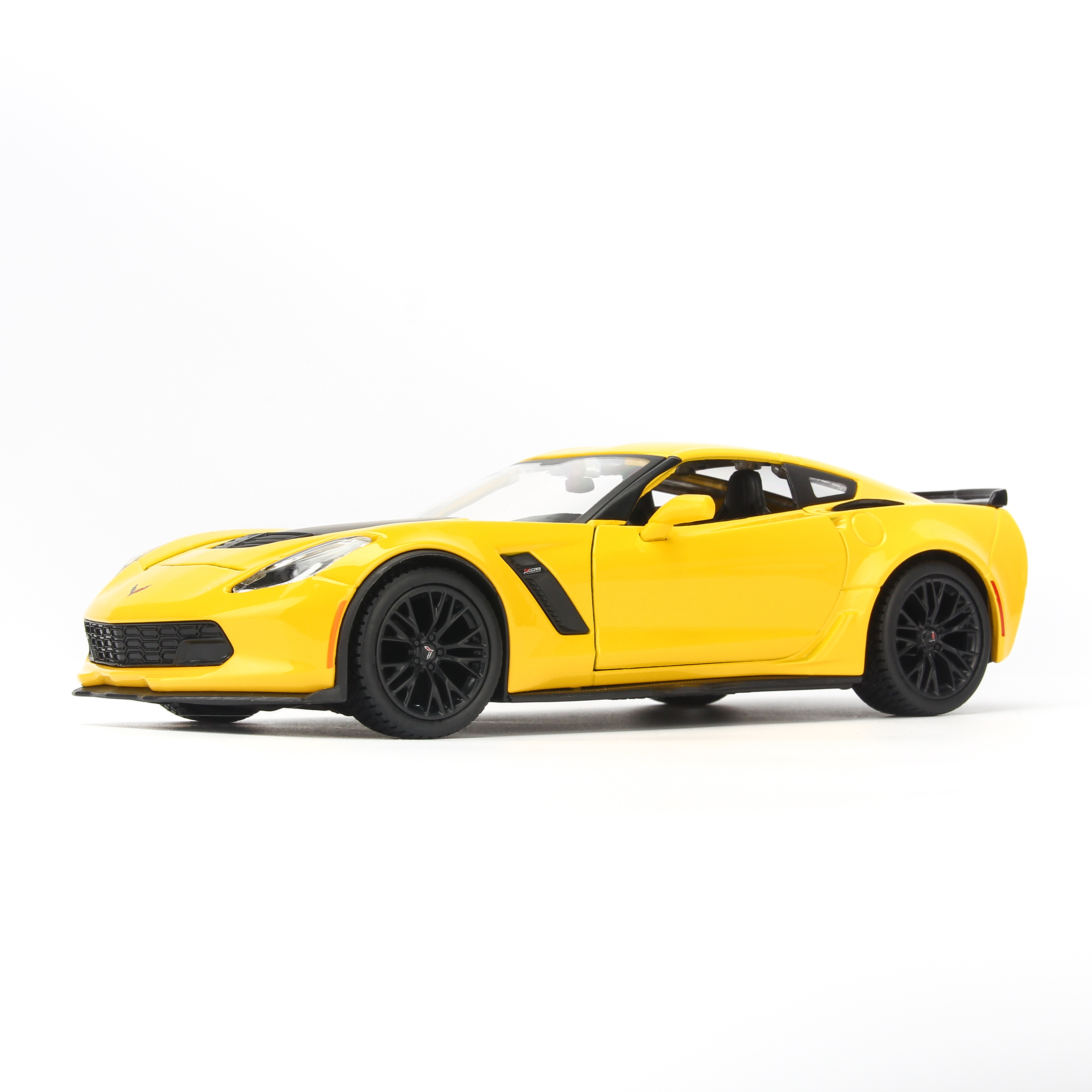 Mô Hình Xe Corvette Z06 Yellow 1:24 Maisto MH-31133