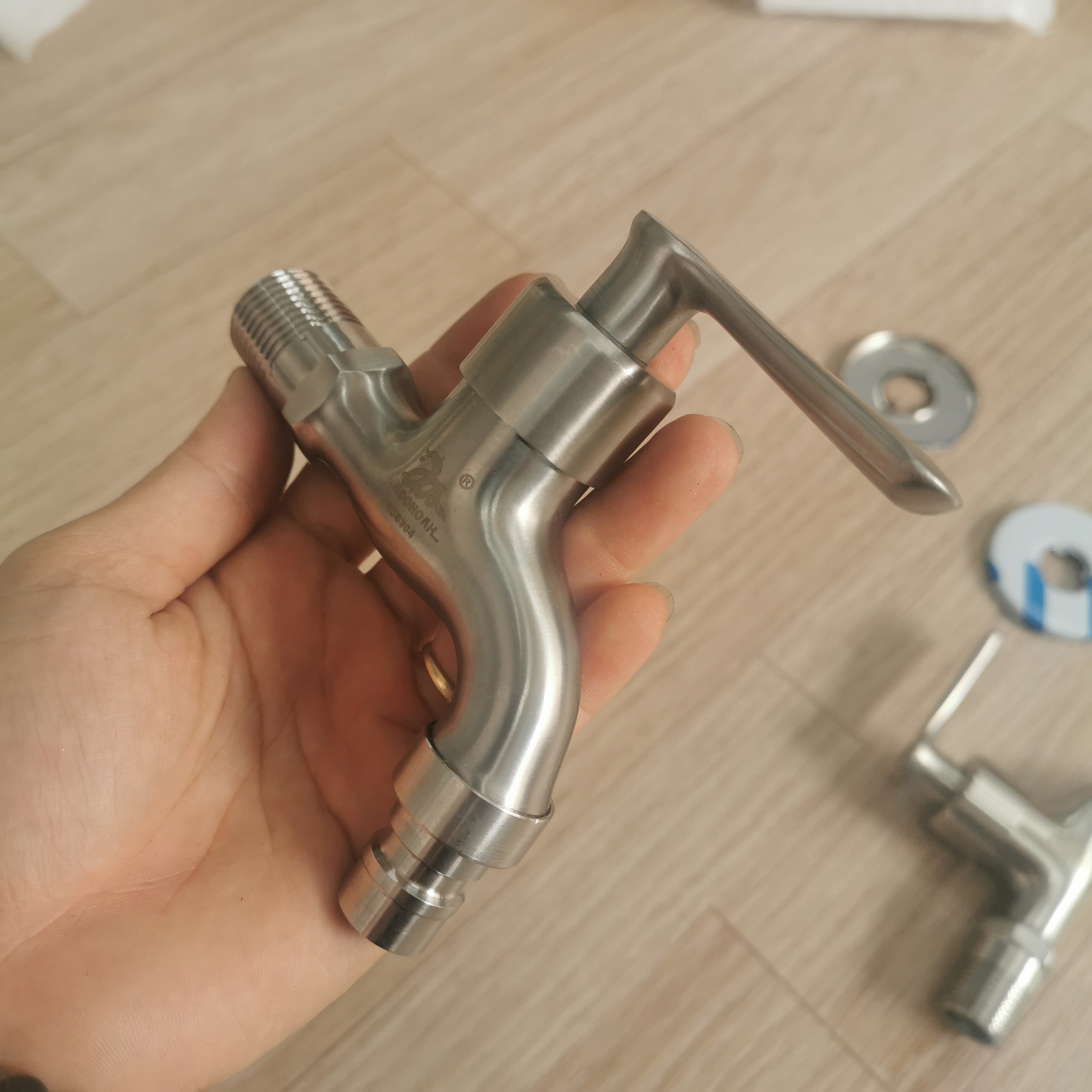 VÒI GẠT INOX 304 CAO CẤP