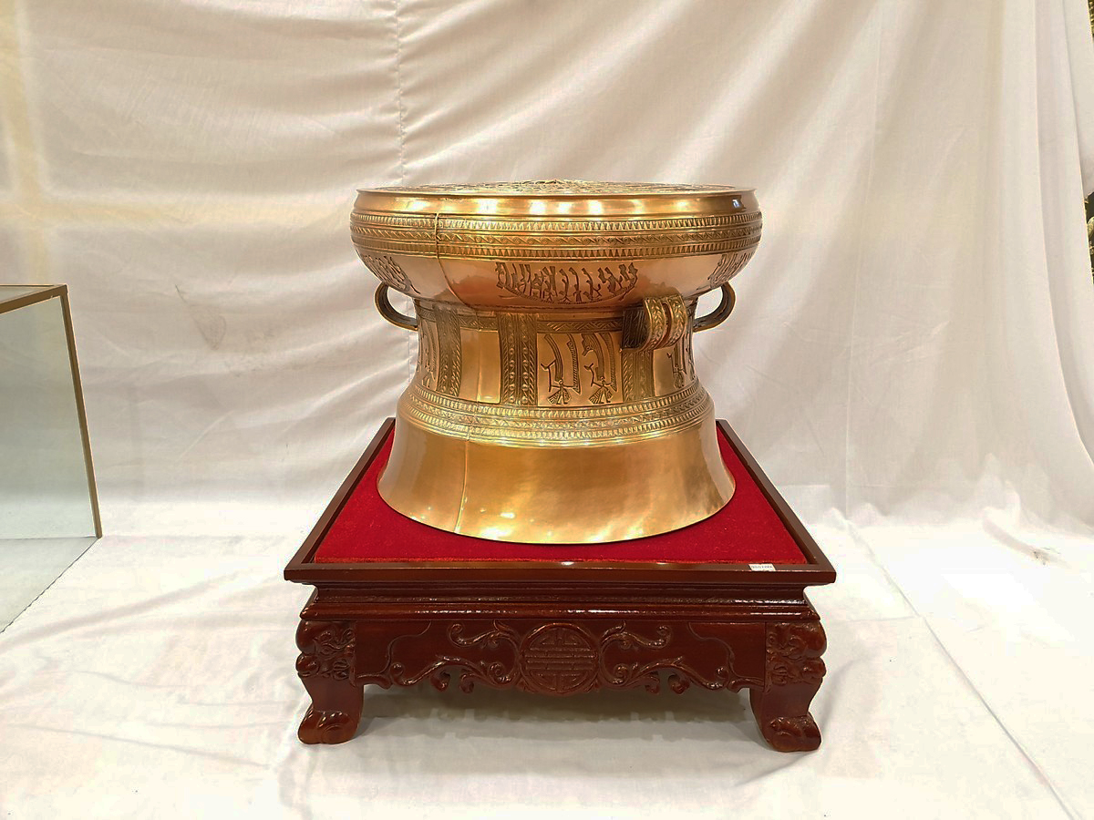 Quả Trống đồng Ngọc Lũ đường kính 42cm hoa văn chìm tinh xảo nhất