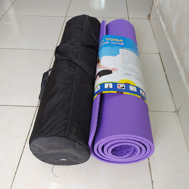 Thảm tập Yoga 2 mặt,   loại dày, kt  175cm x 65cmx 1cm kèm túi đeo và dây buộc( giao màu ngẫu nhiên: xanh, đỏ, tím)