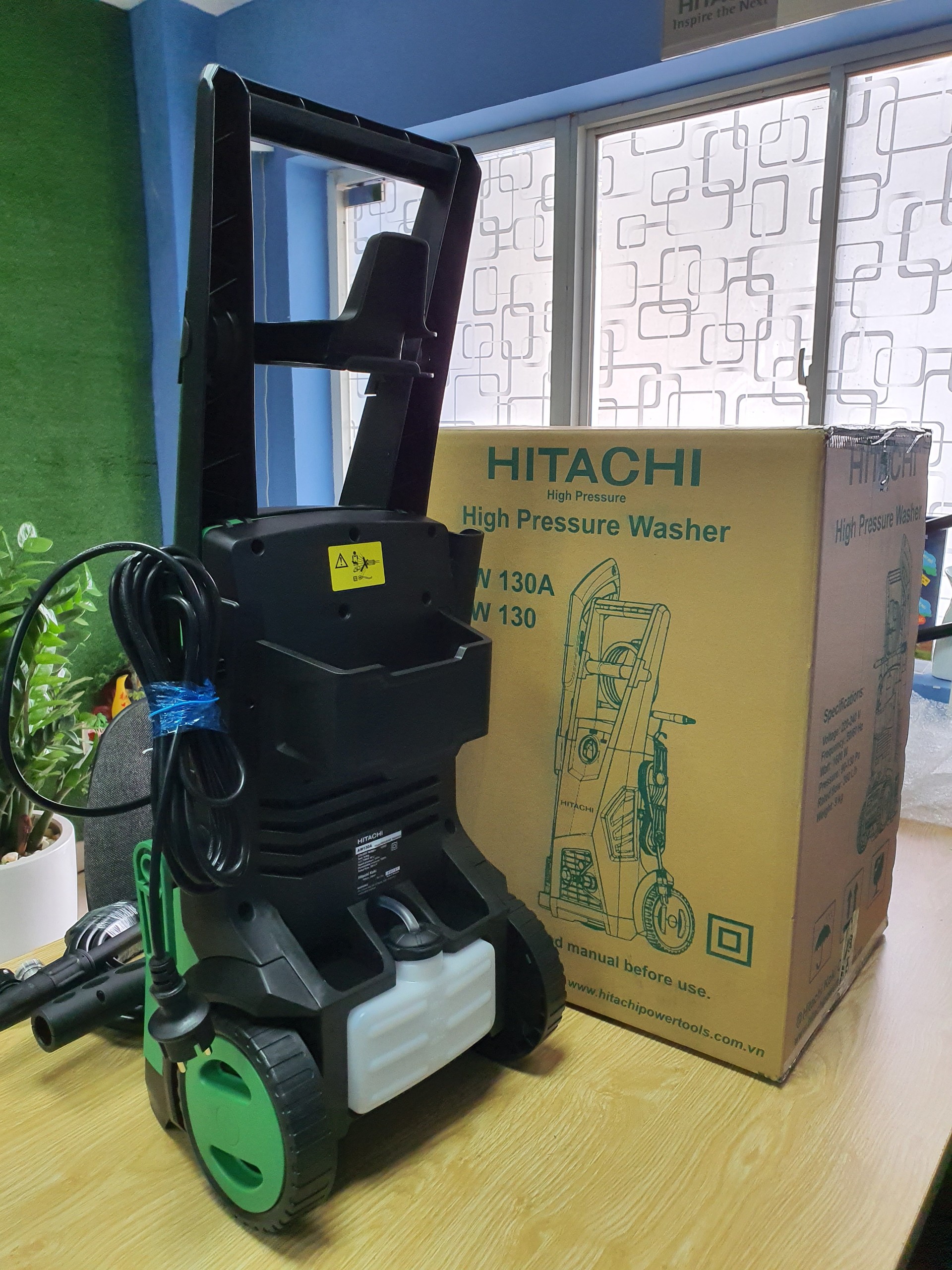 Máy Phun Áp Lực Hitachi AW130