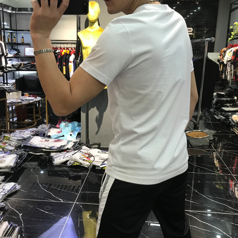 Áo thun Nam tay ngắn thiết kế logo trước ngực sang trọng chất liệu vải cotton cao cấp co giãn nhẹ mặc thoải mái dễ phối đồ phù hợp với xu hướng thời trang