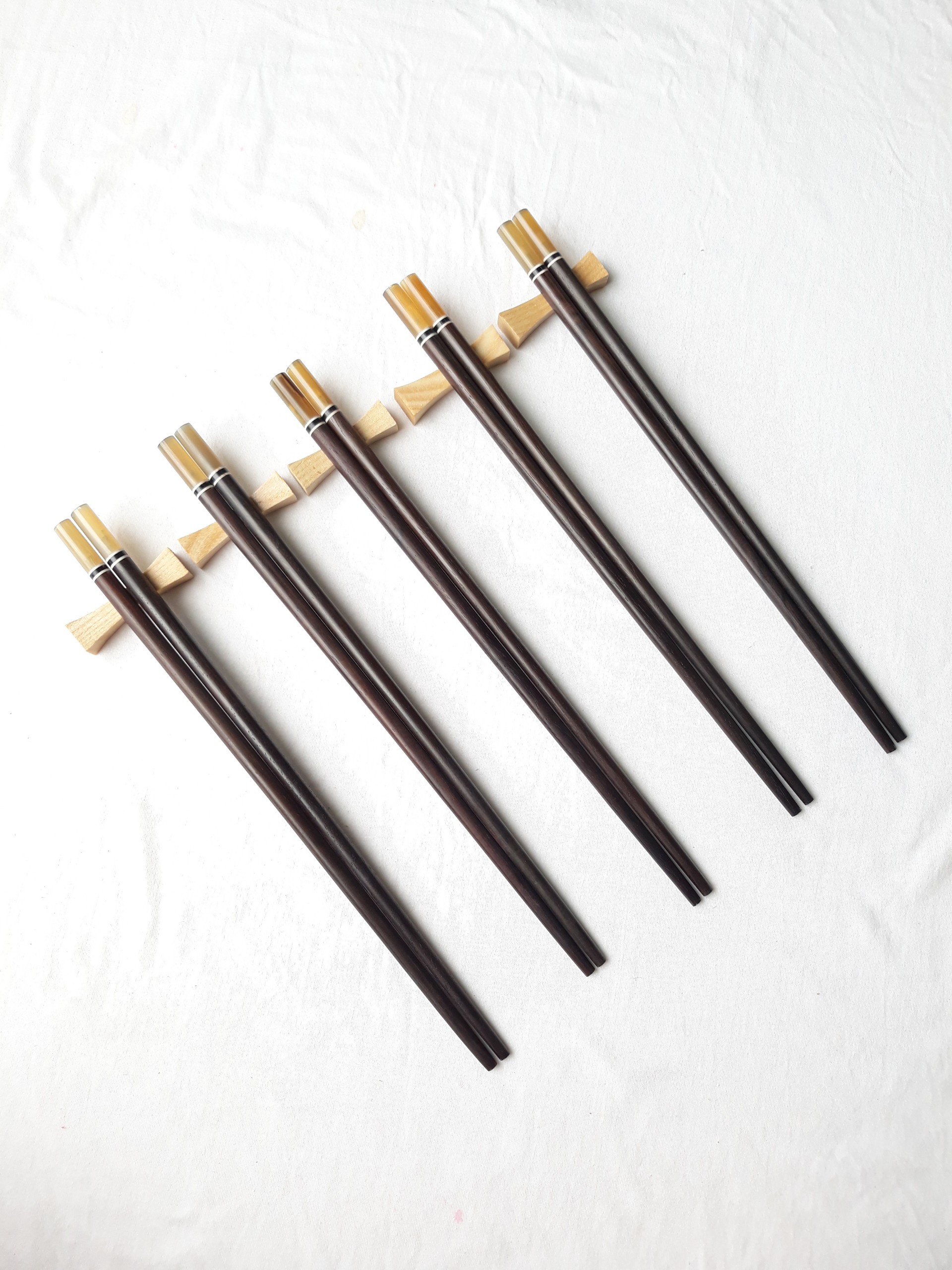 Đũa gỗ Trắc đen tròn gắn sừng-Bộ 5 đôi