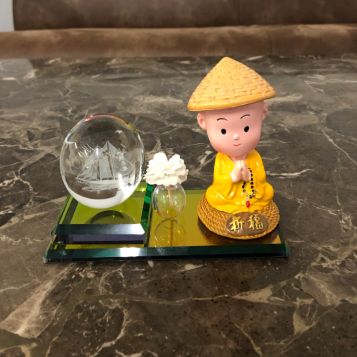 Tượng phật kèm nước hoa pha lê trên ô tô 72593
