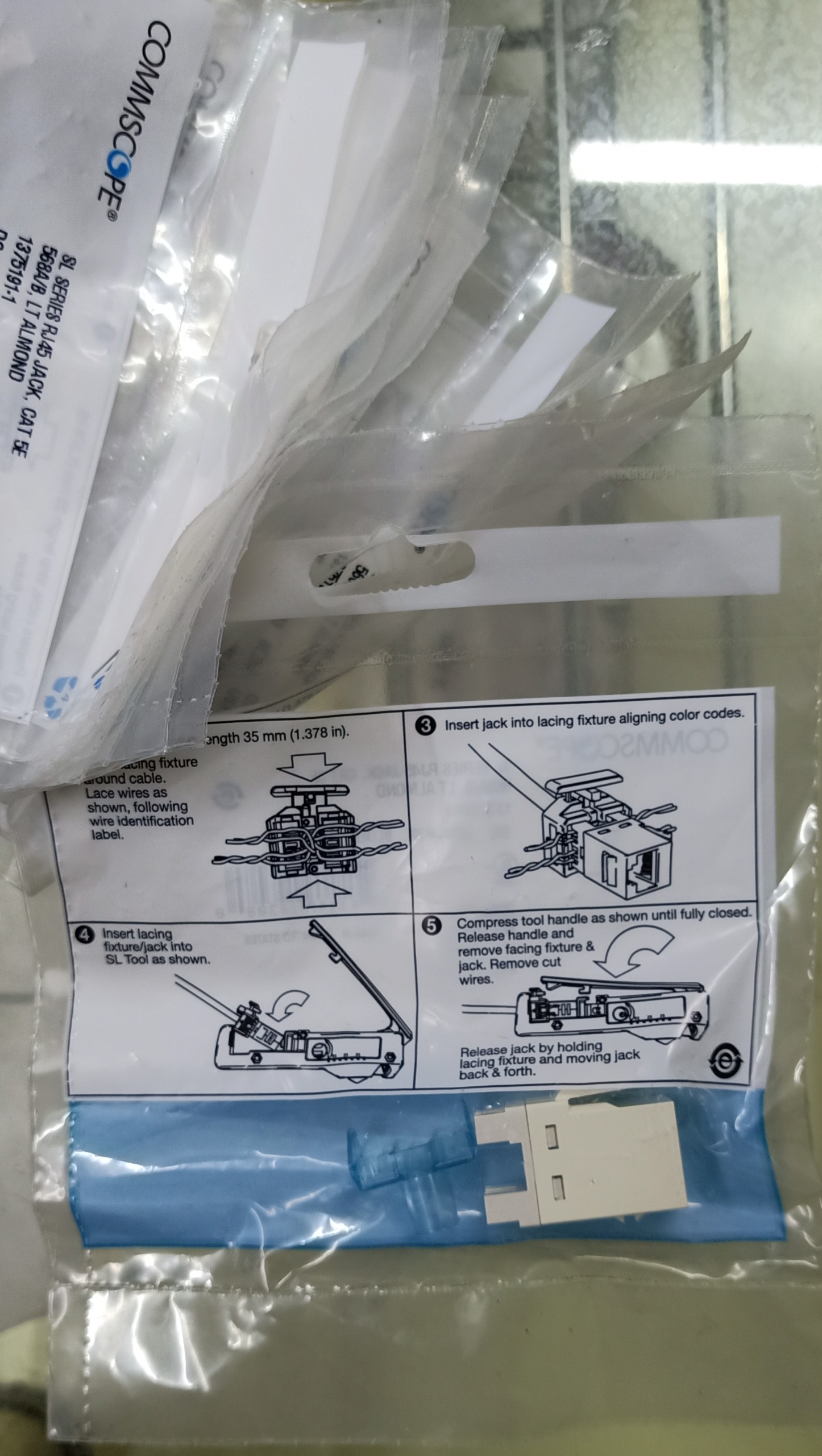 Ổ Cắm Mạng RJ45 Cat5E – Modular Jack Cat5E AMP - Commscope