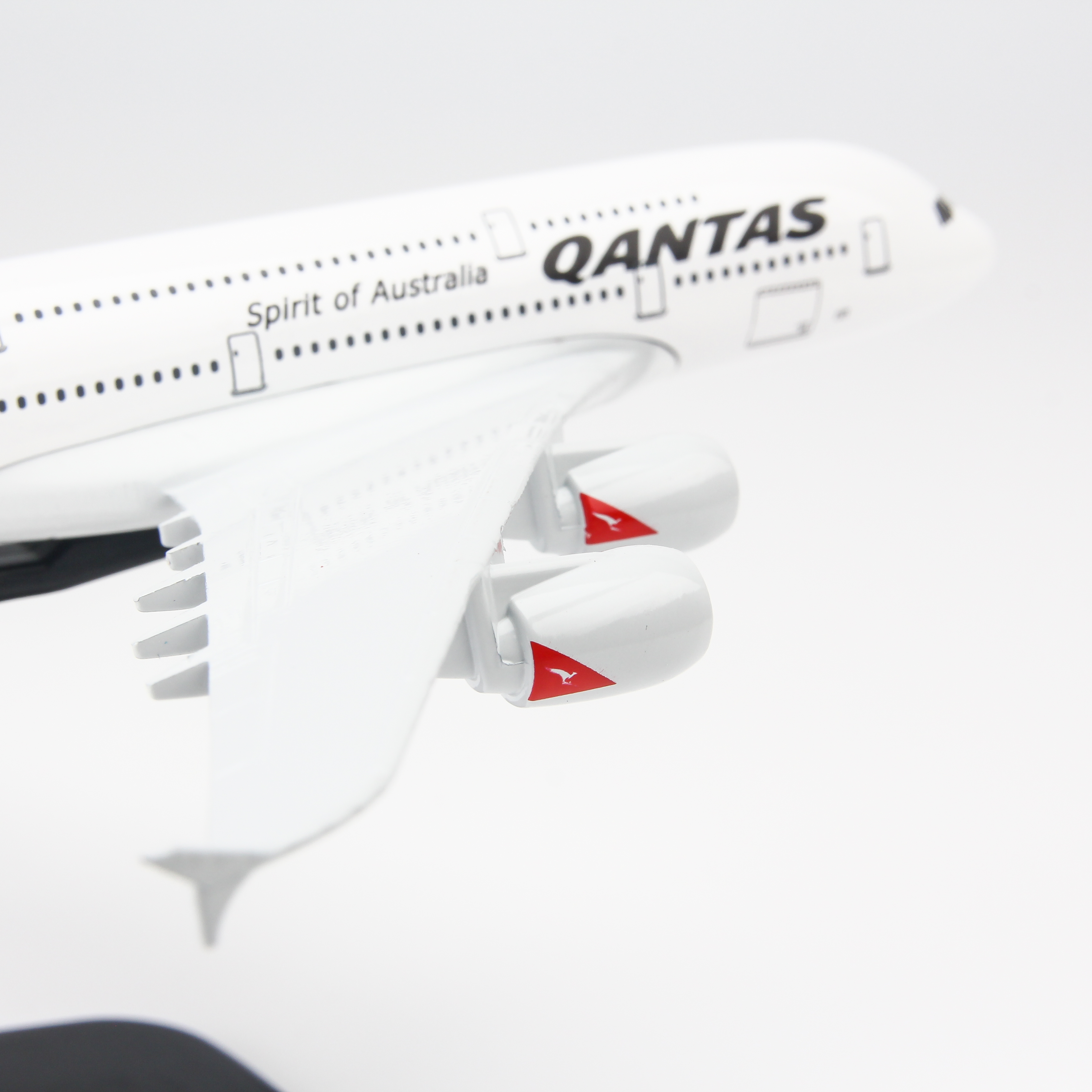 Mô Hình Máy Bay Trưng Bày Airbus A380 Qantas Airway Everfly QT20 (20cm)