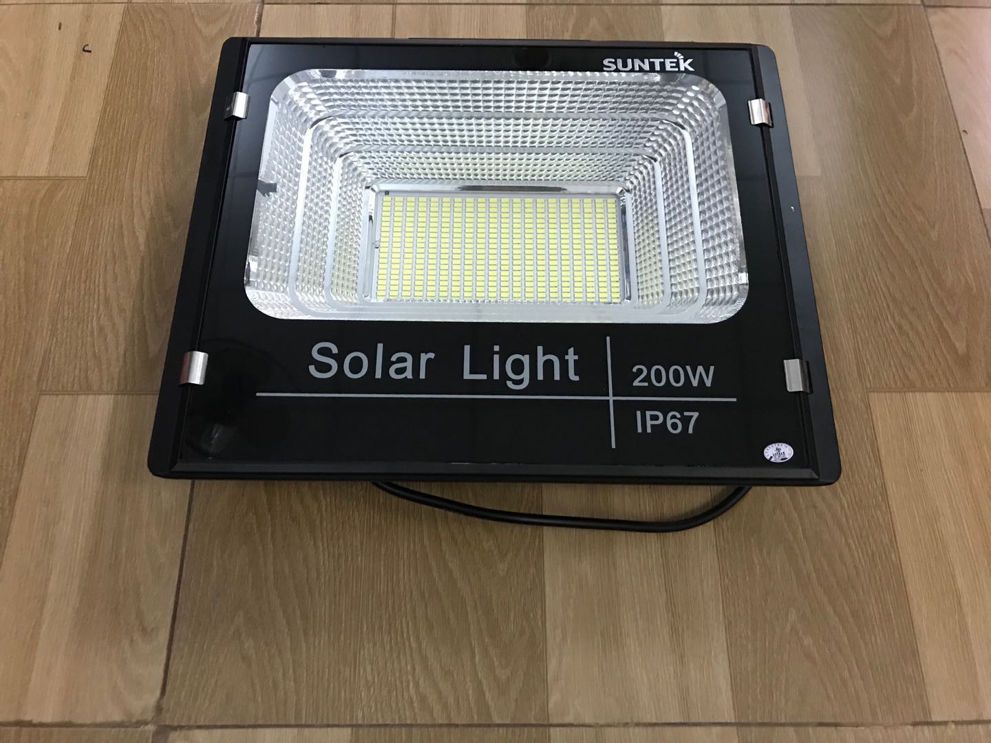 Đèn năng lượng mặt trời Suntek 100W_200W - Chính hãng - hộp đèn nhôm đúc - thời gian sáng trên 12hr
