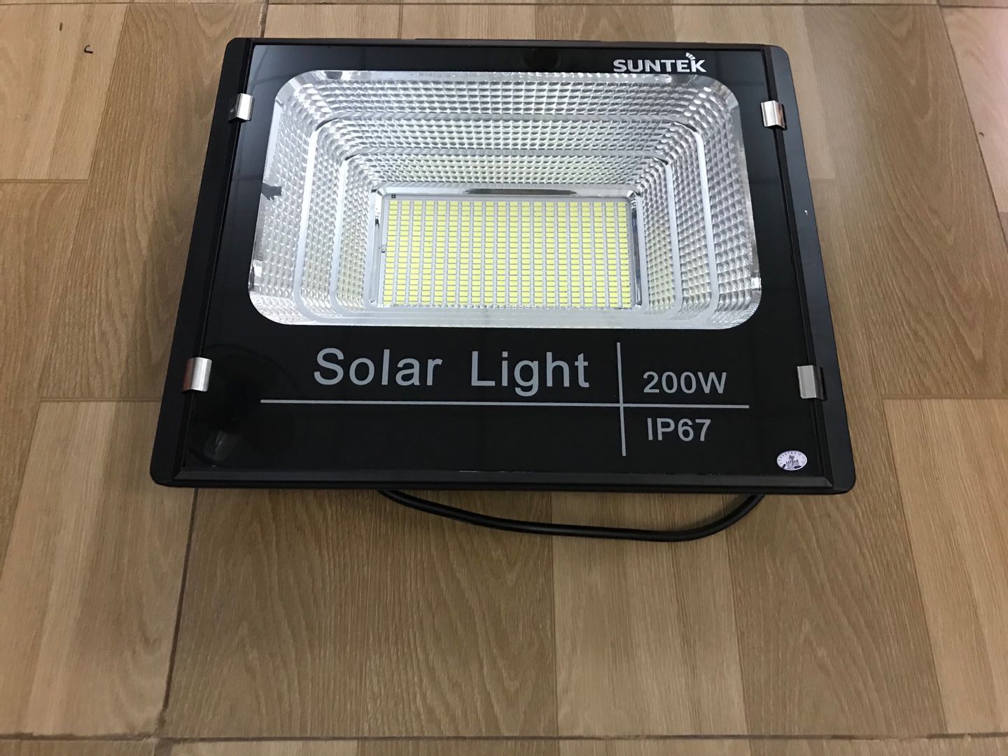 Đèn đường năng lượng mặt trời  Suntek 100W_200W - Chính hãng - hộp đèn nhôm đúc - thời gian sáng trên 12hr