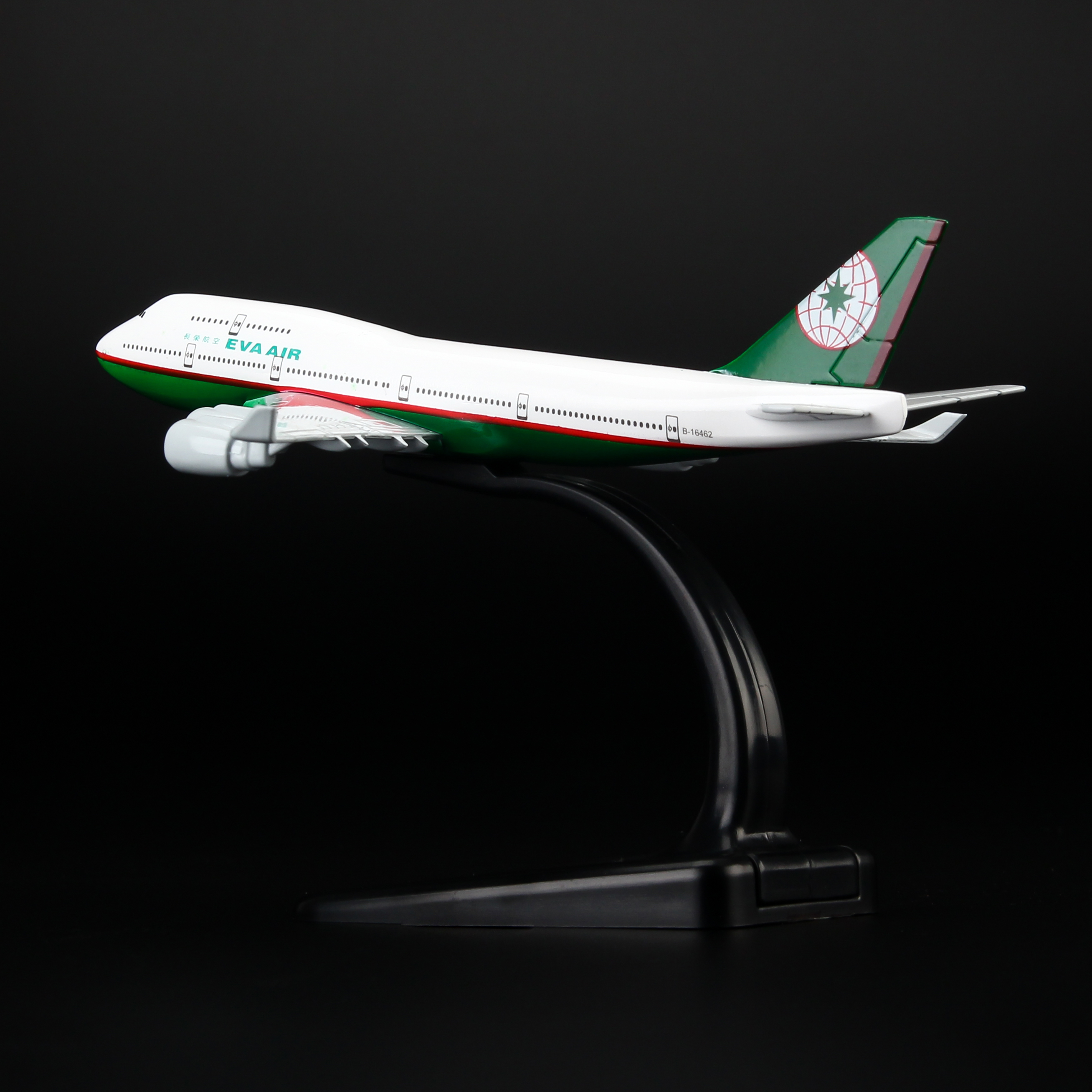 Mô hình máy bay Eva Air (16cm) - Trắng, Xanh lá cây