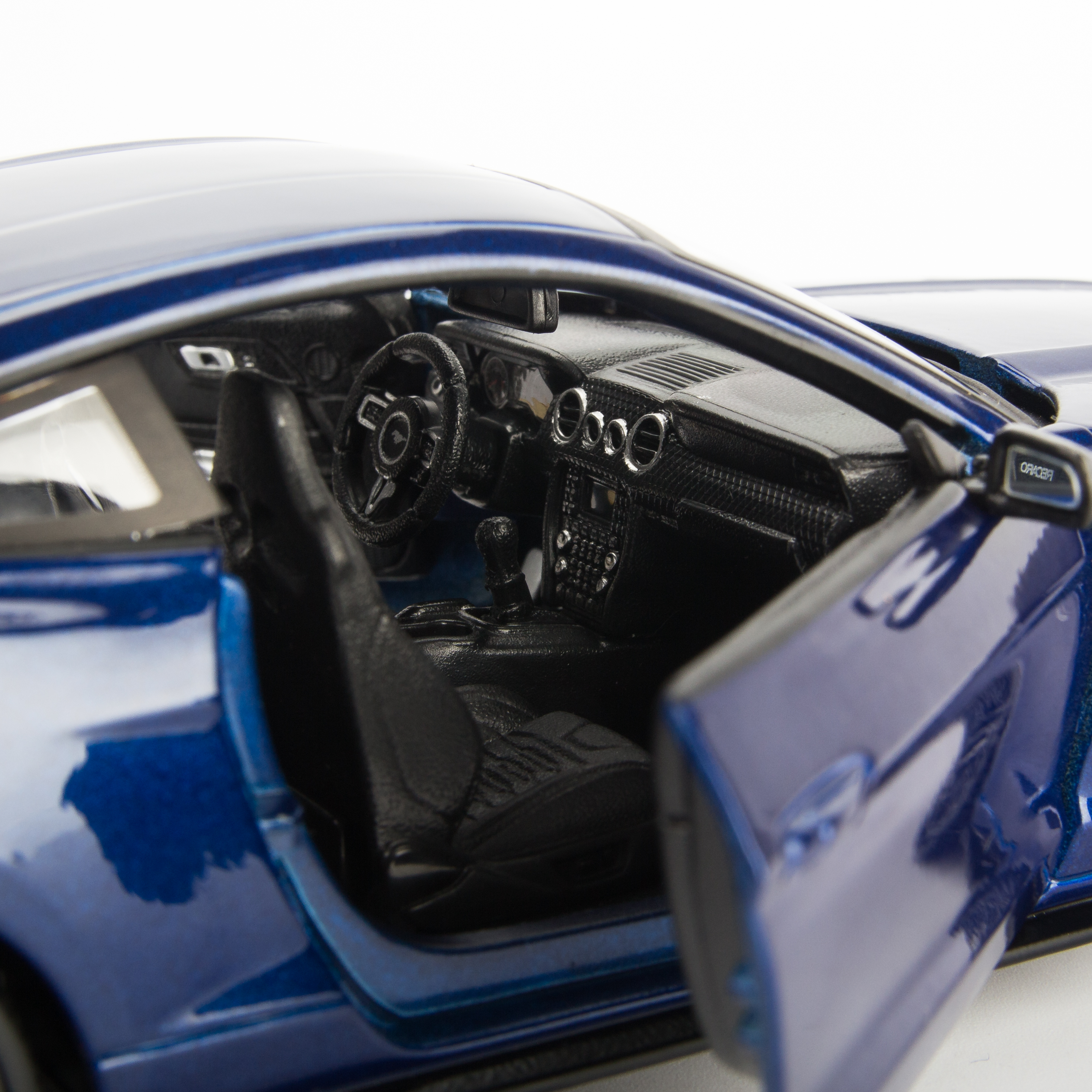 Mô Hình Xe Ford Mustang GT 2015 Blue 1:24 Maisto MH-31508