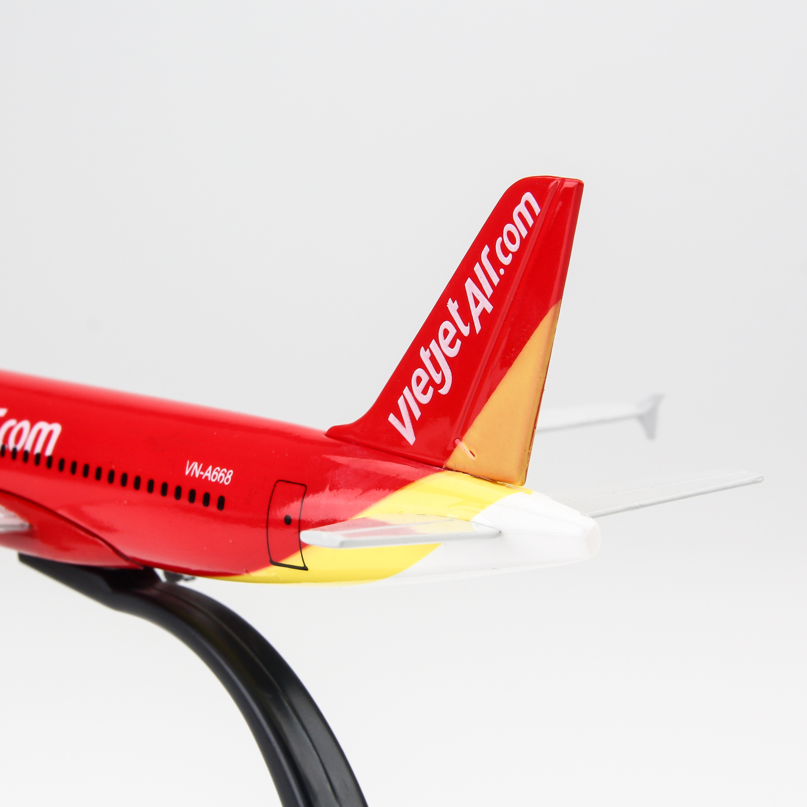 Mô hình máy bay A320 Vietjet Airlines (20cm) (Trắng Đỏ Vàng,có bánh )