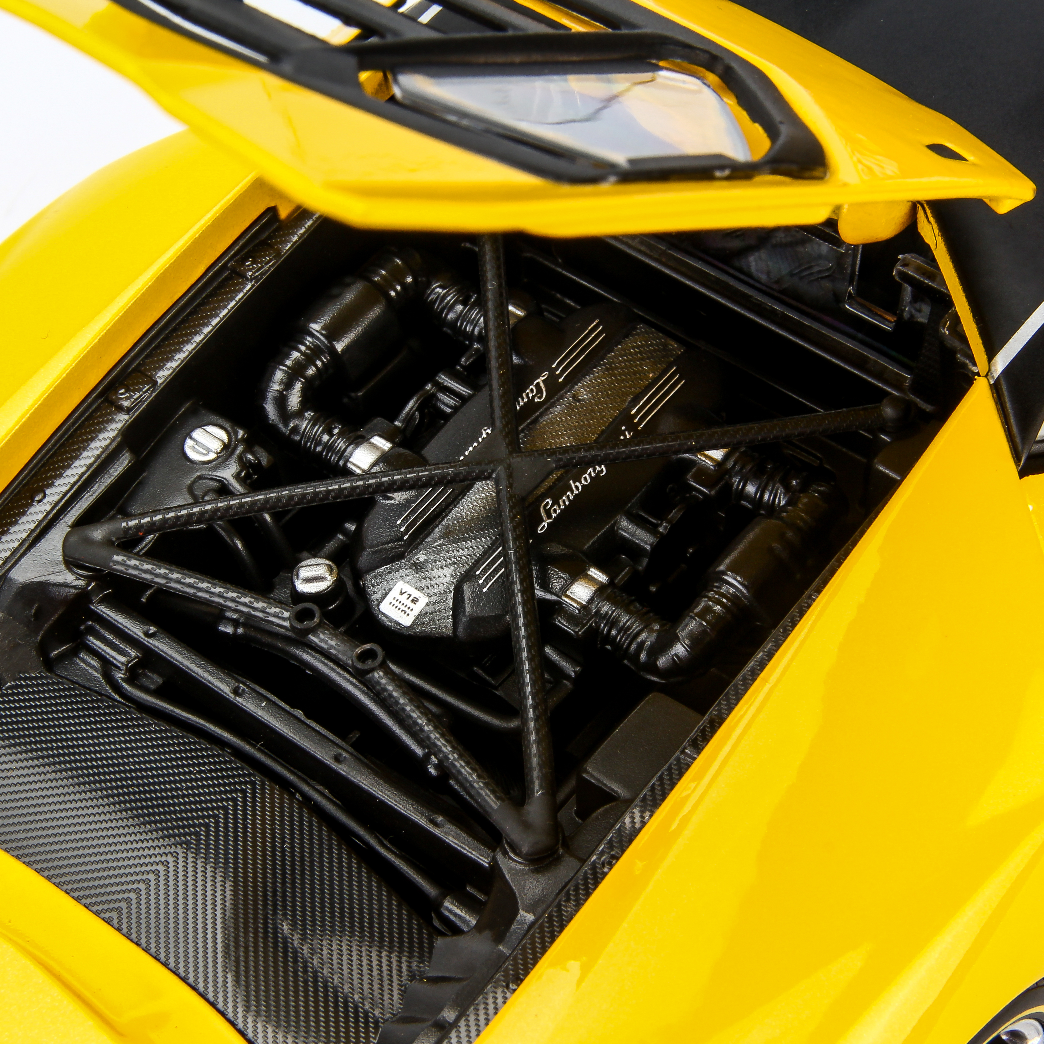 Mô Hình Xe Lamborghini Centenario Yellow 1:18 Exclusive Maisto MH-38136